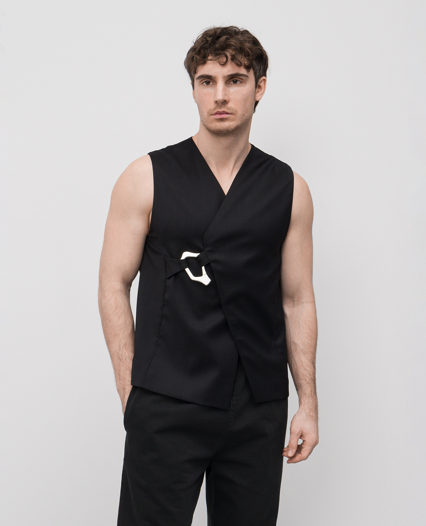 

Black Ferro wool vest with a smell Heliot Emil