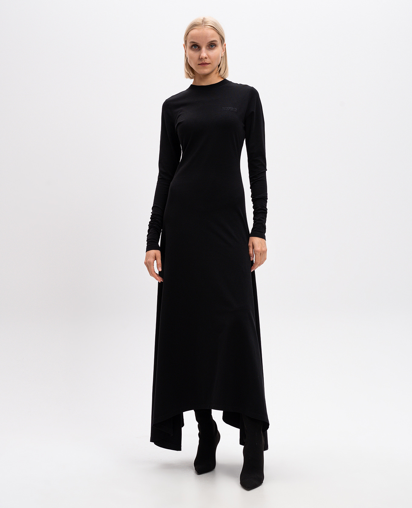 

Black maxi dress of asymmetric cut with logo Vetements