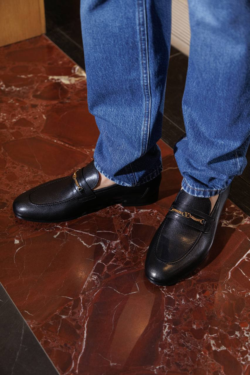 Black leather loafers with VLogo Signature emblem Valentino 6