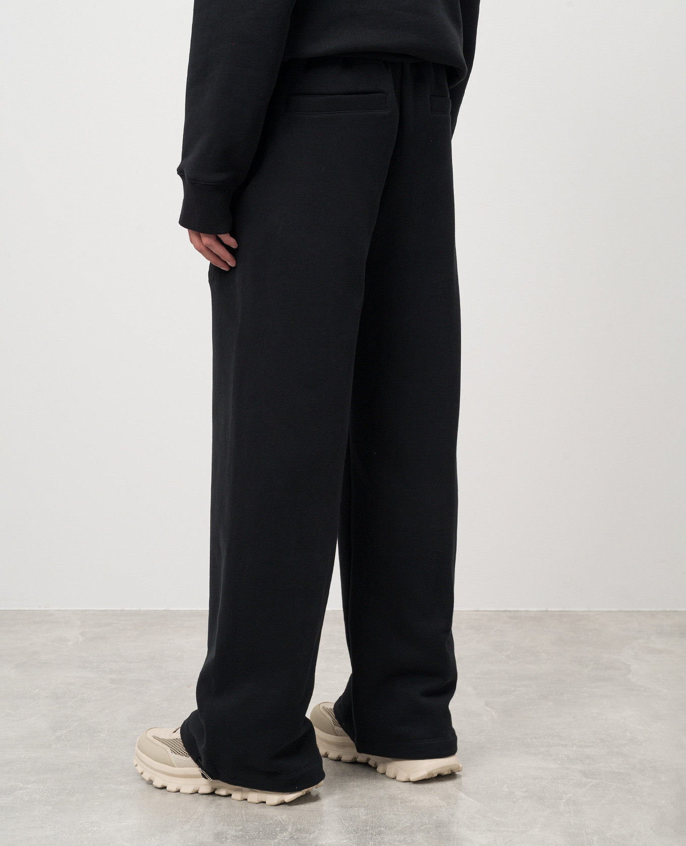 

Black sweatpants with logo embroidery AMIRI