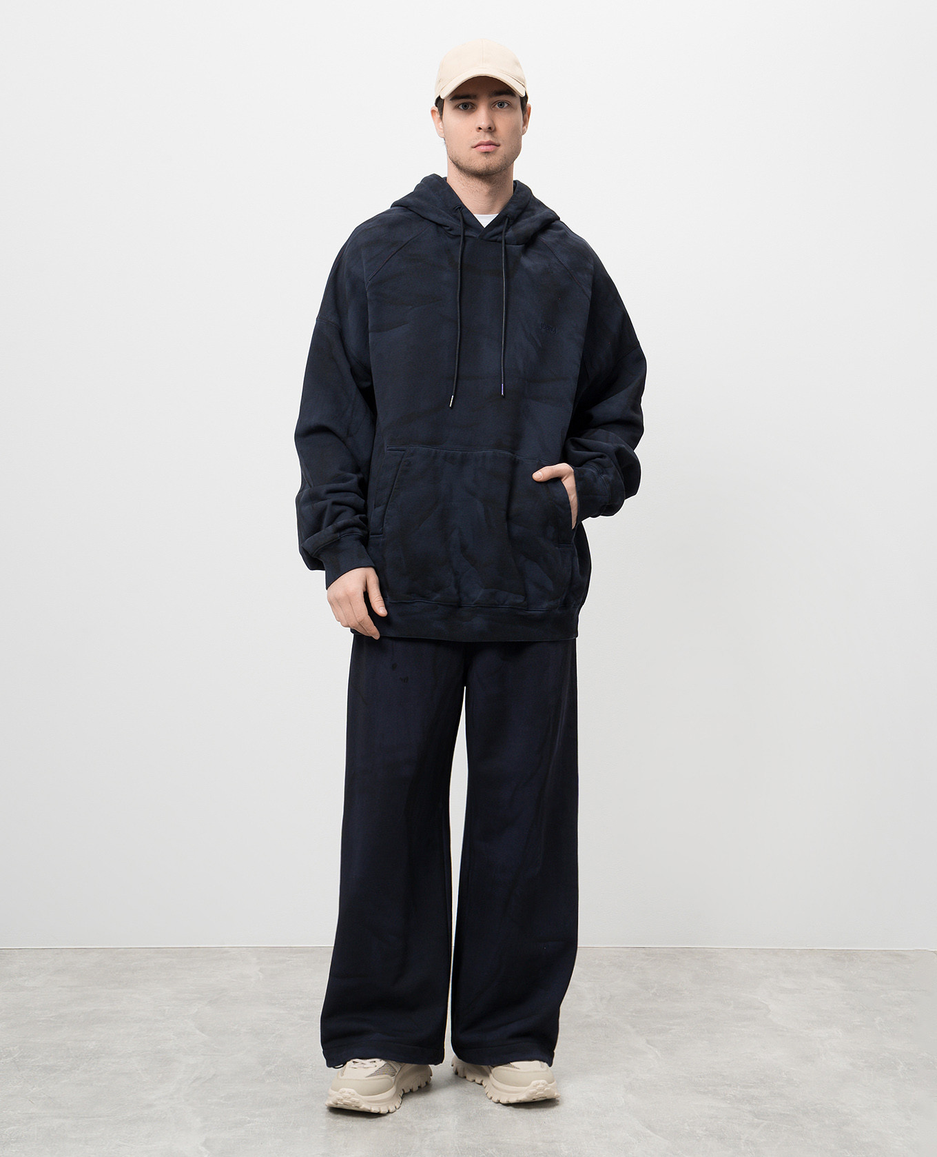 

Blue distressed sweatpants Juun.j