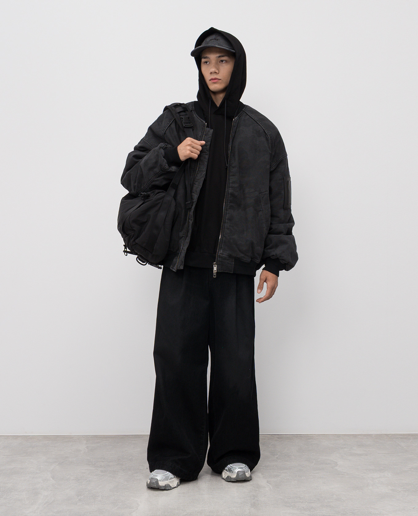 Black hoodie ARCHIVE TOUR Juun.j 2