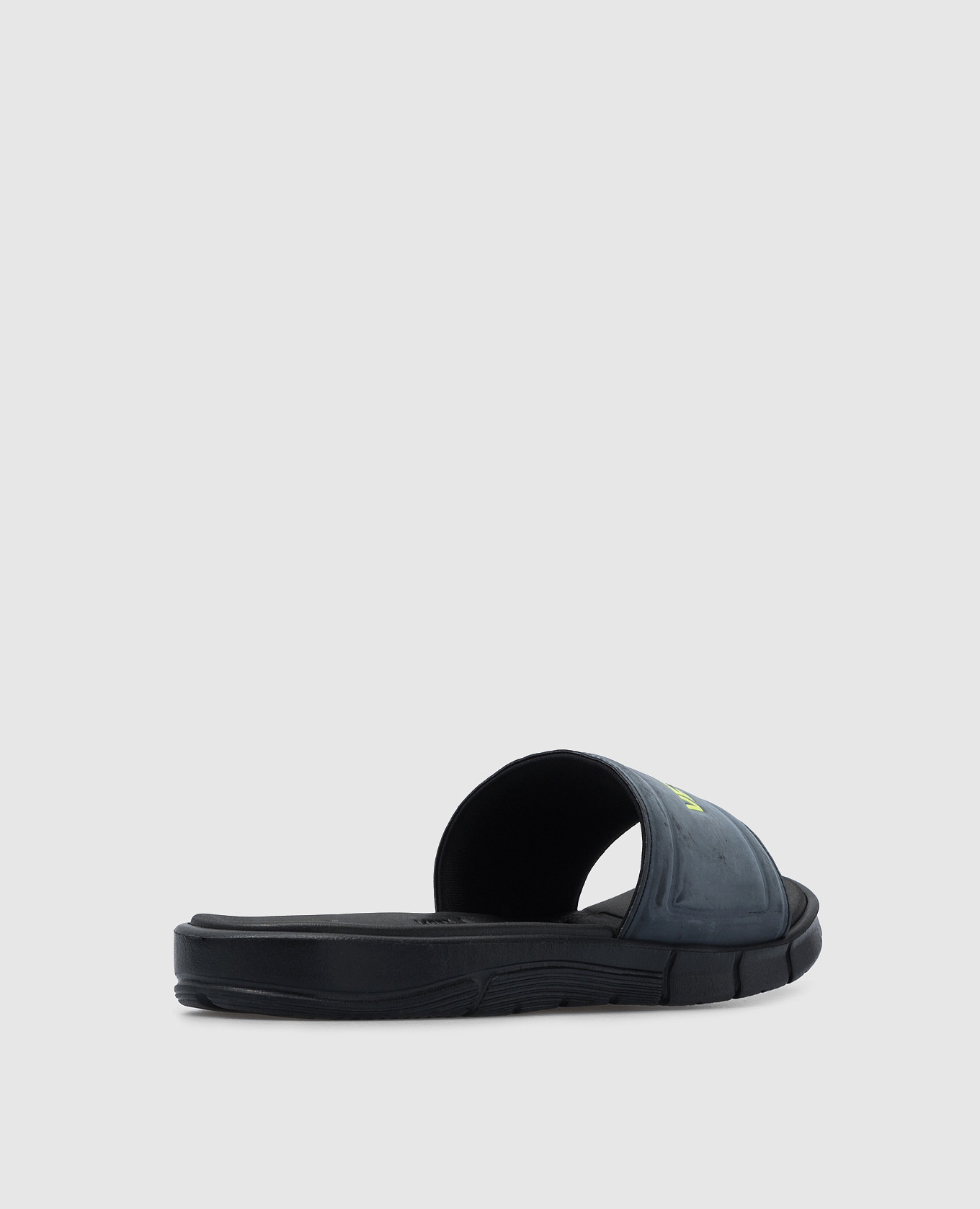 

Black sliders with contrasting logo Vetements