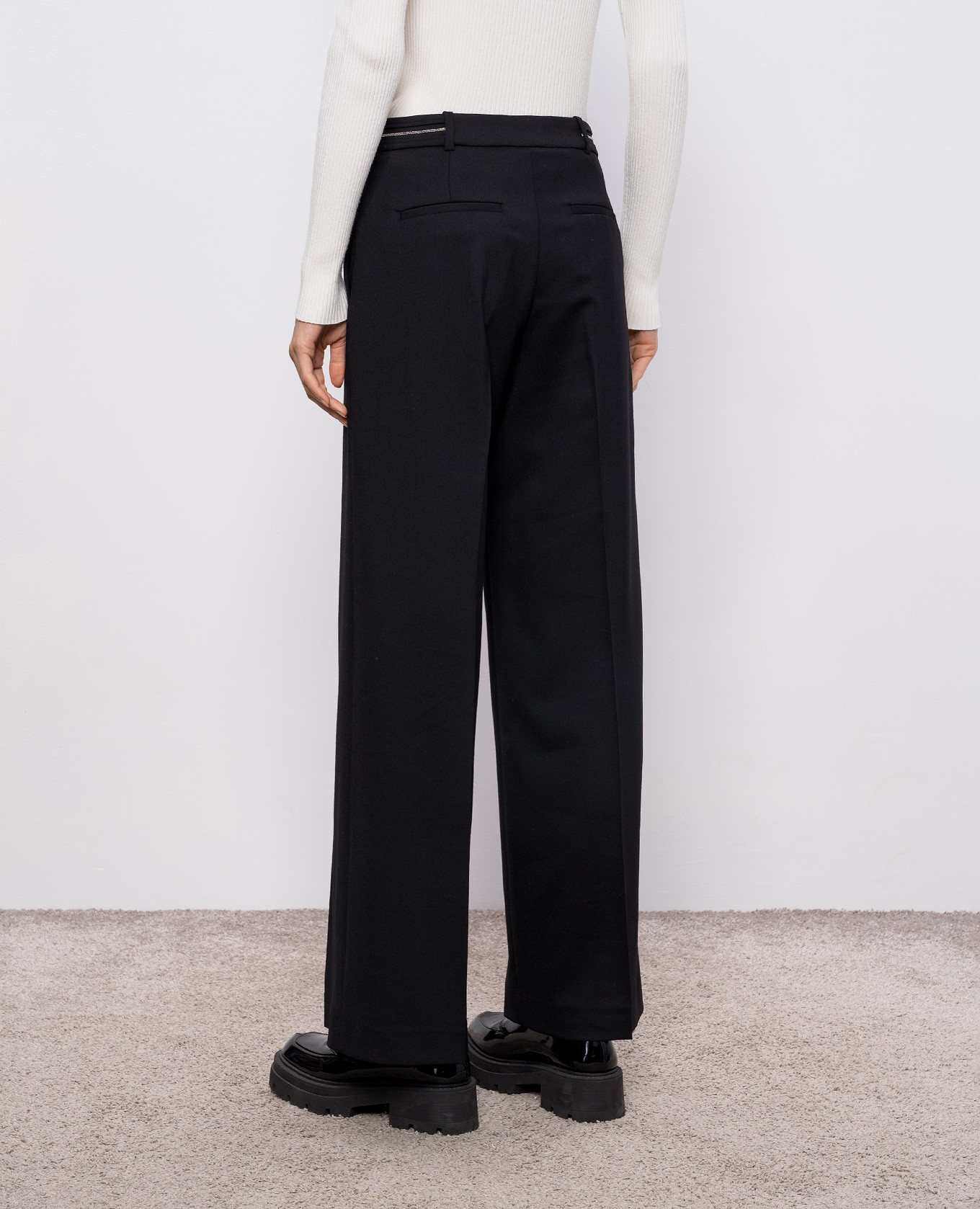 

Black wool pants with monil chain Peserico