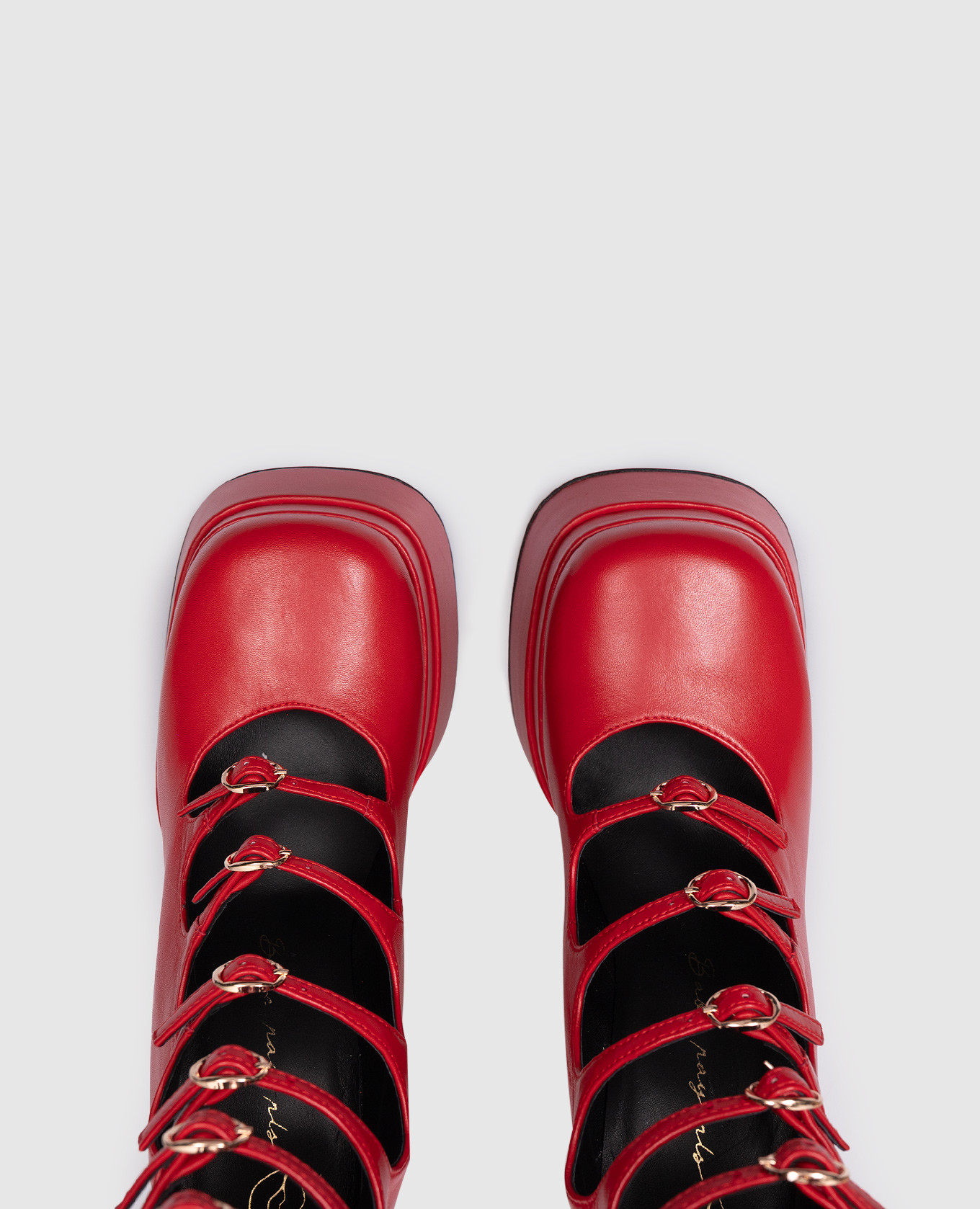 

Red leather boots with curly cutouts Babe Pay Pls
