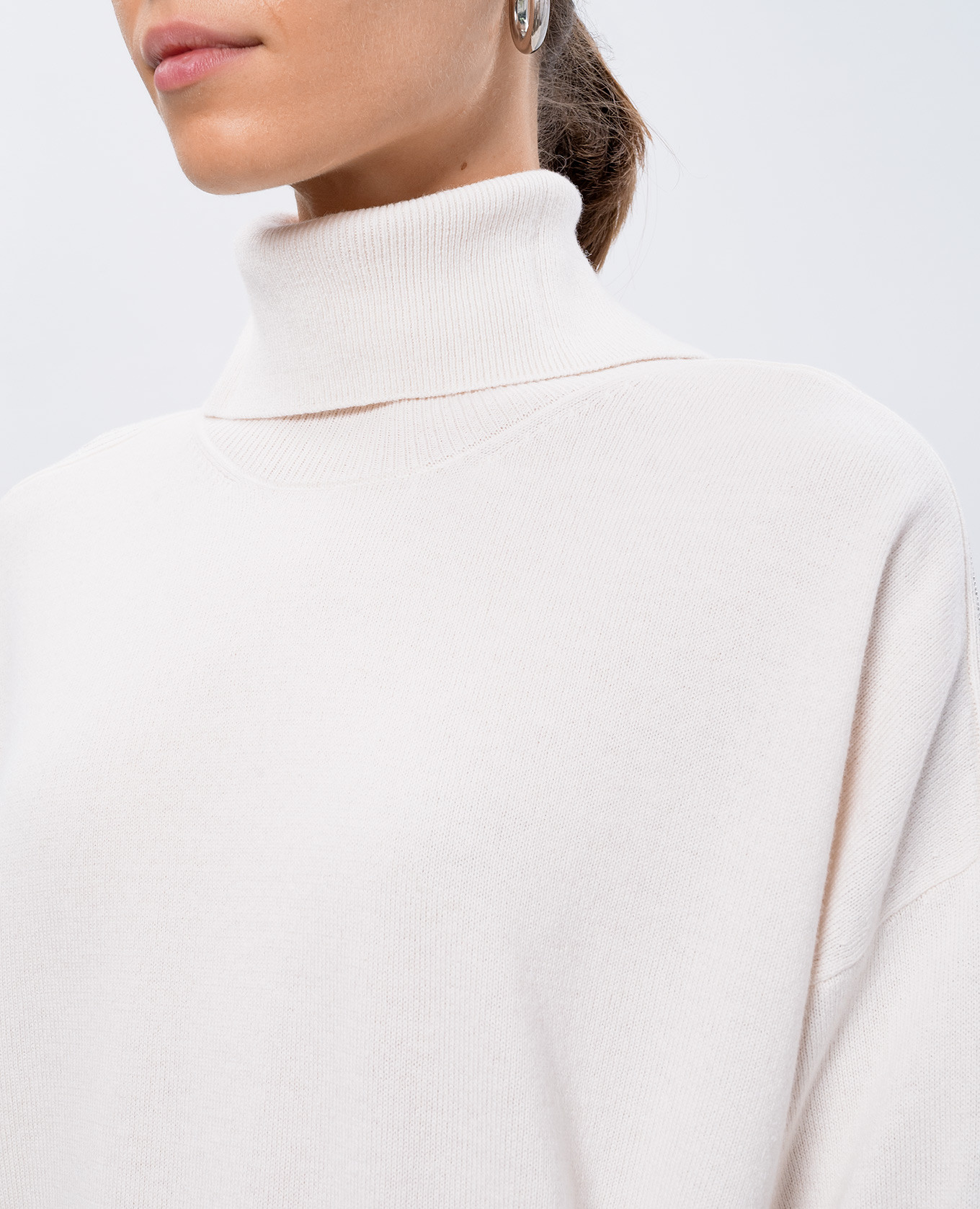 Beige wool, silk and cashmere turtleneck with monil chain Peserico 5