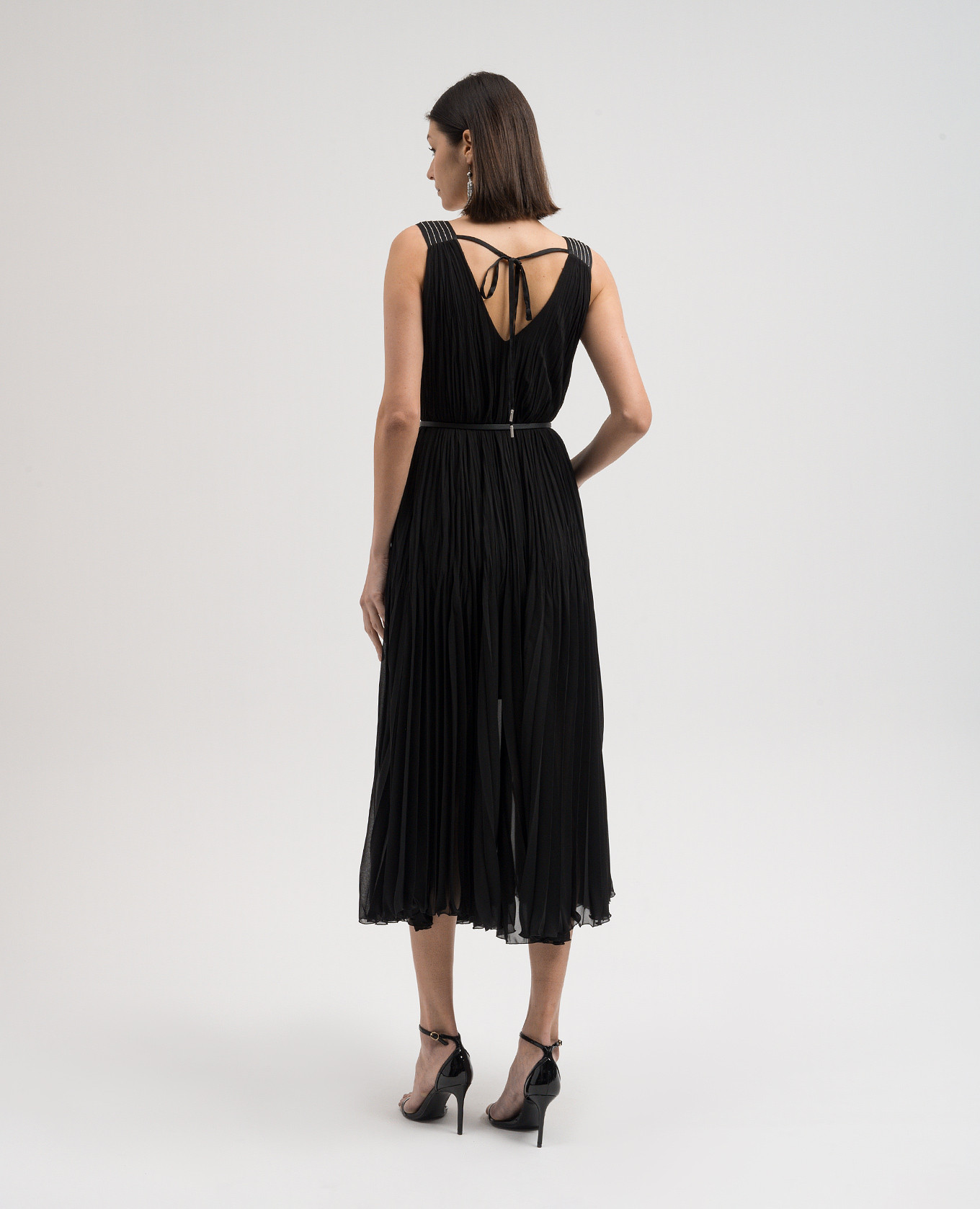

Black pleated monil chain midi dress Peserico