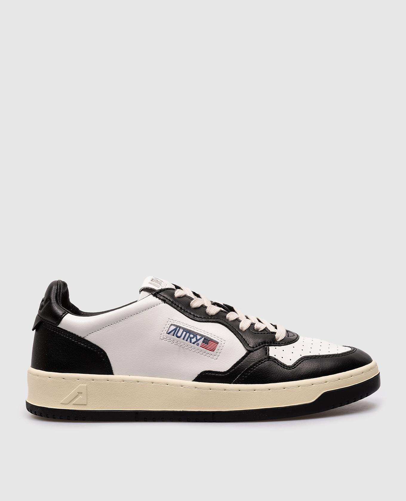 

White leather Medalist sneakers with logo patch AUTRY