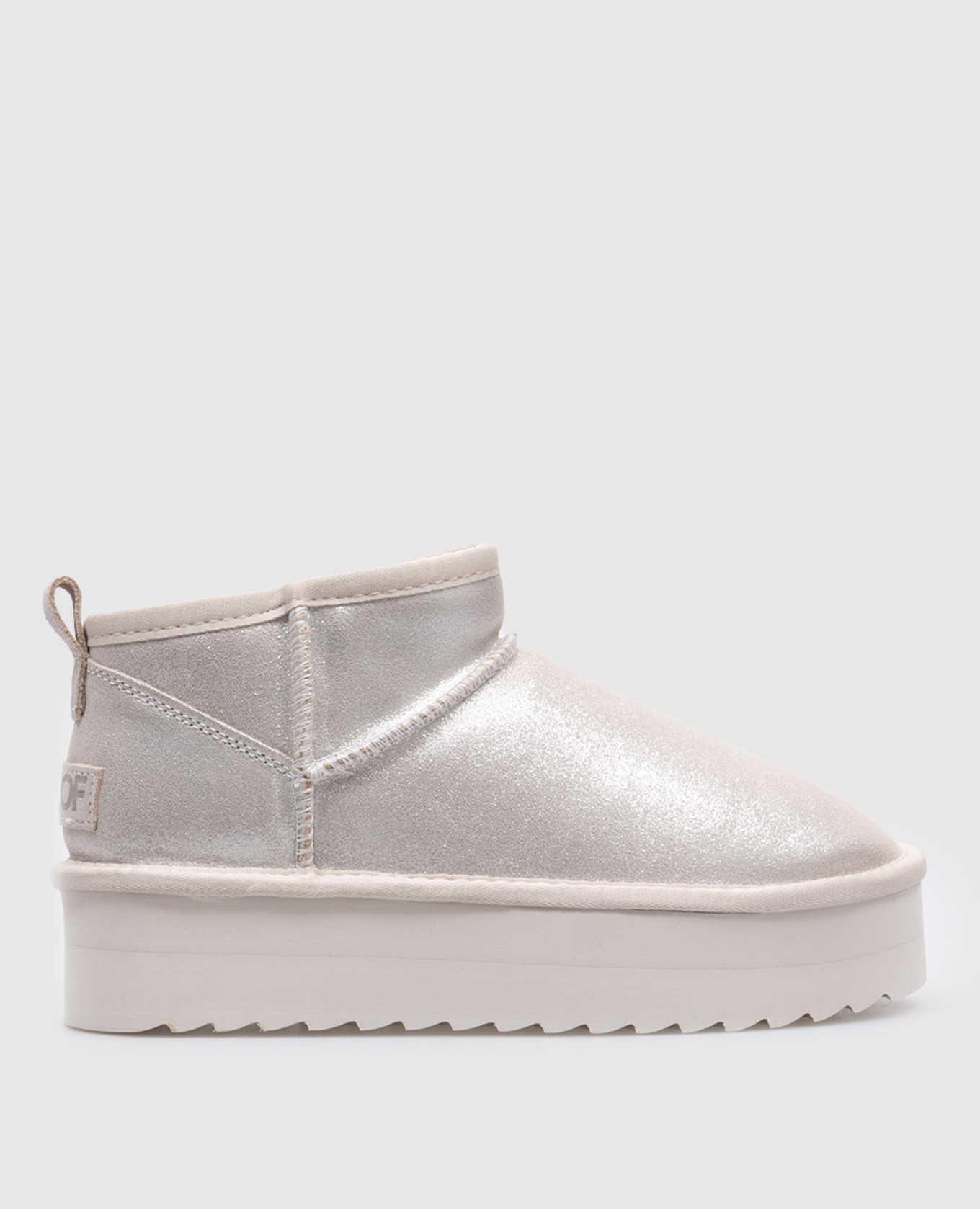 

Silver logo suede uggs Colors of california