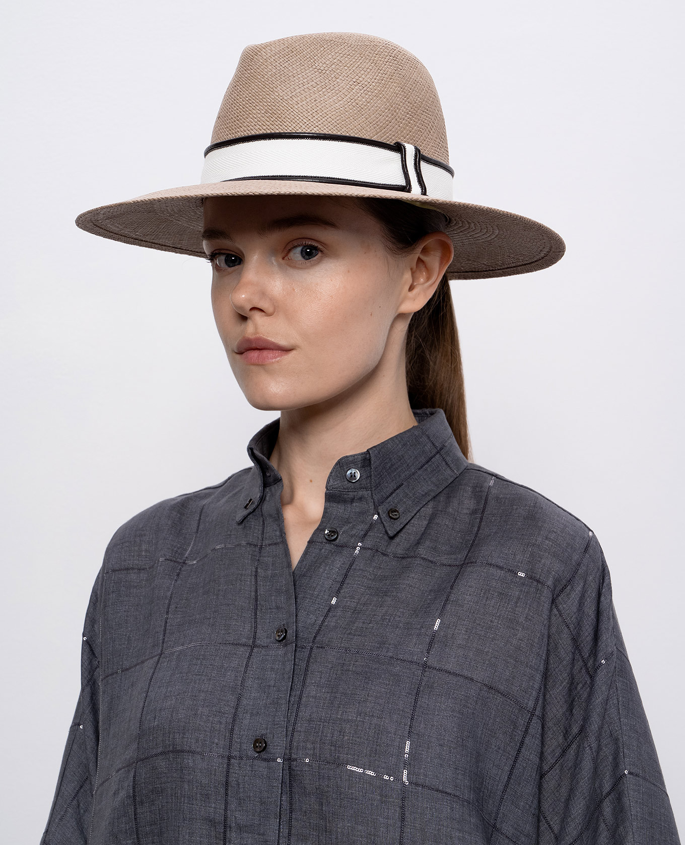 

Beige straw fedora hat with monil chain Brunello Cucinelli