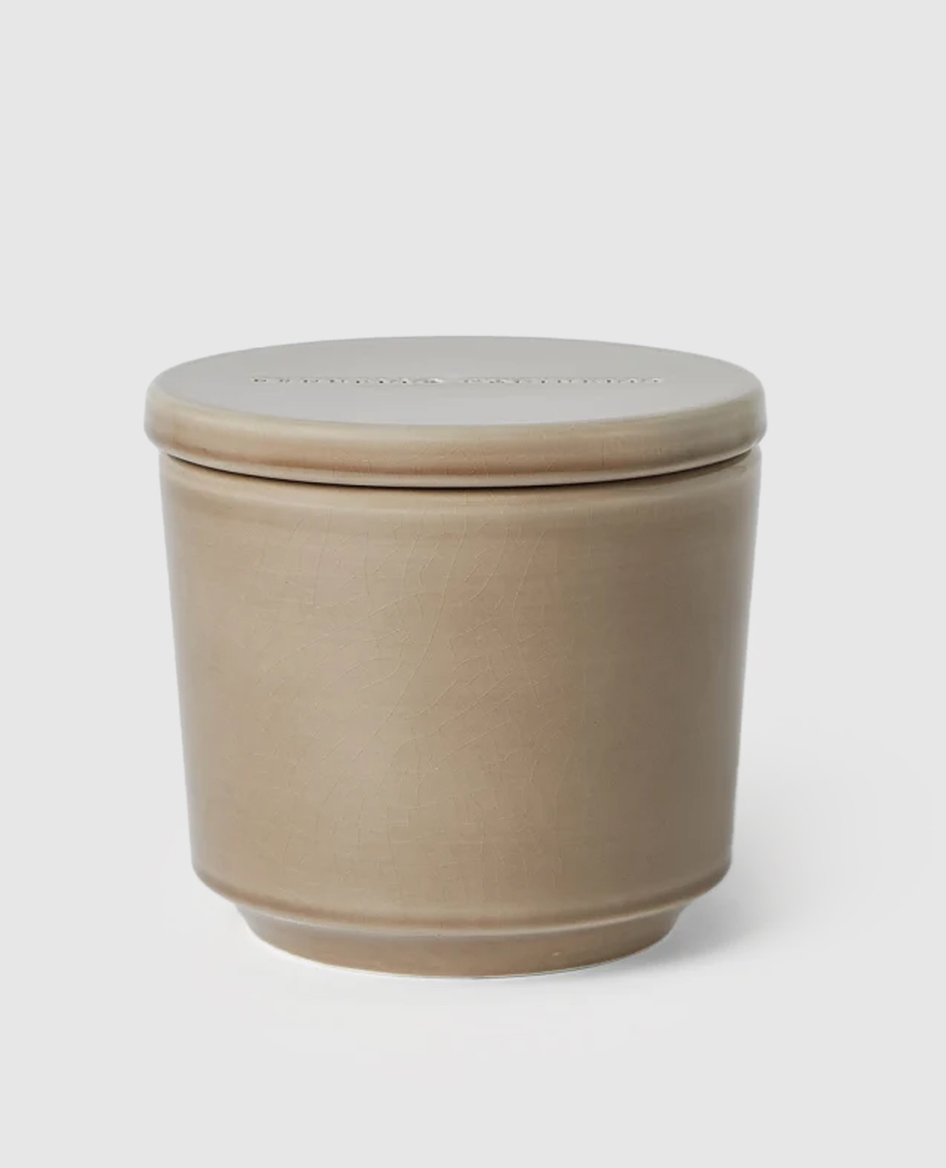 A candle with the aroma of white tea in a ceramic candle holder with a crackle effect