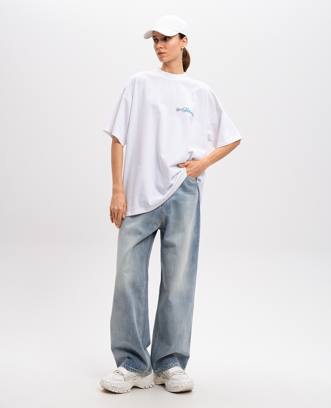 

Blue jeans with a distressed effect Vetements, Light blue