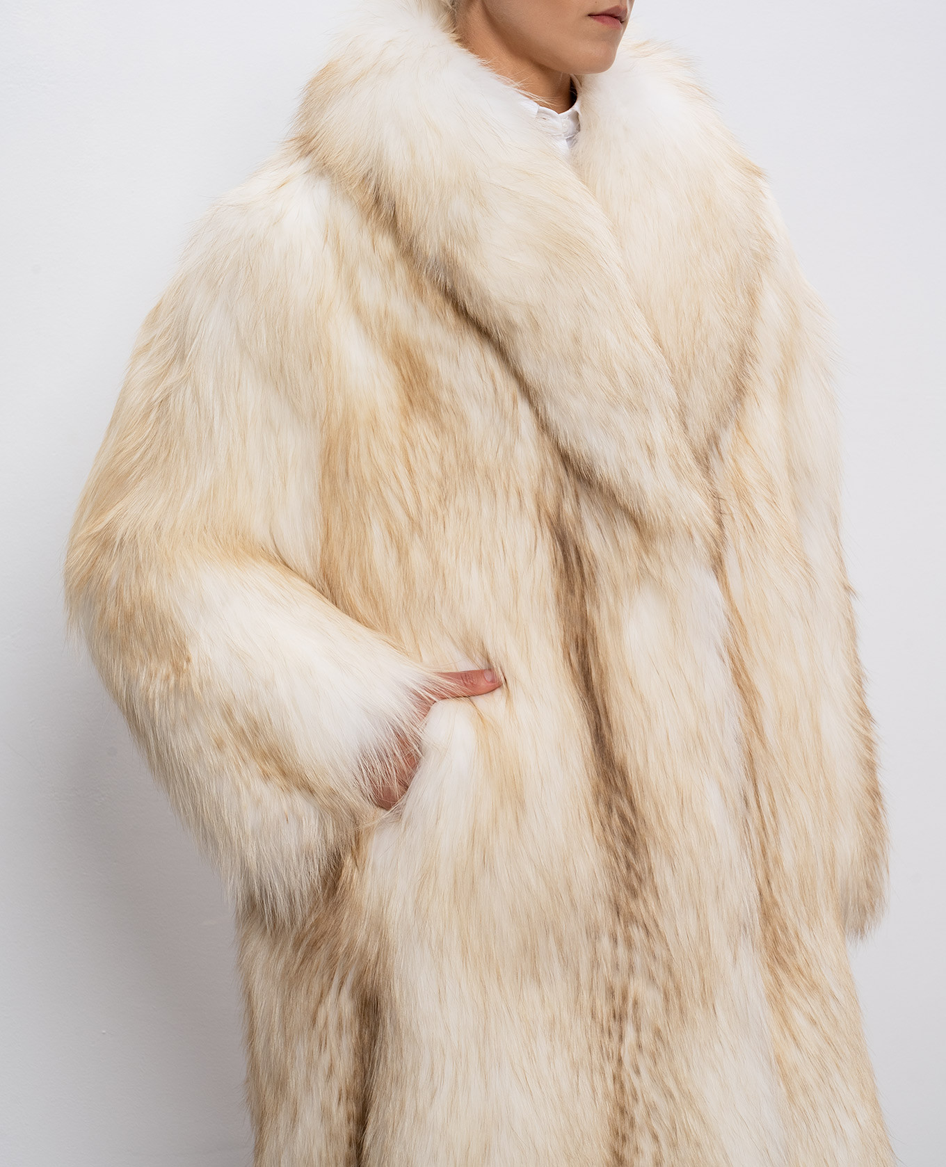 

Beige long fox fur coat Rindi