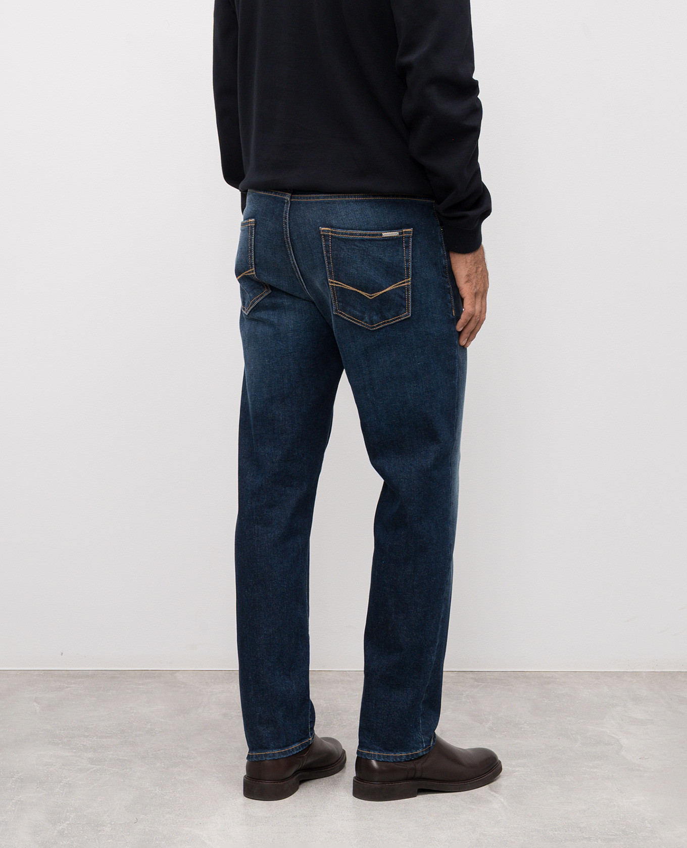 

Blue distressed jeans with logo Peserico