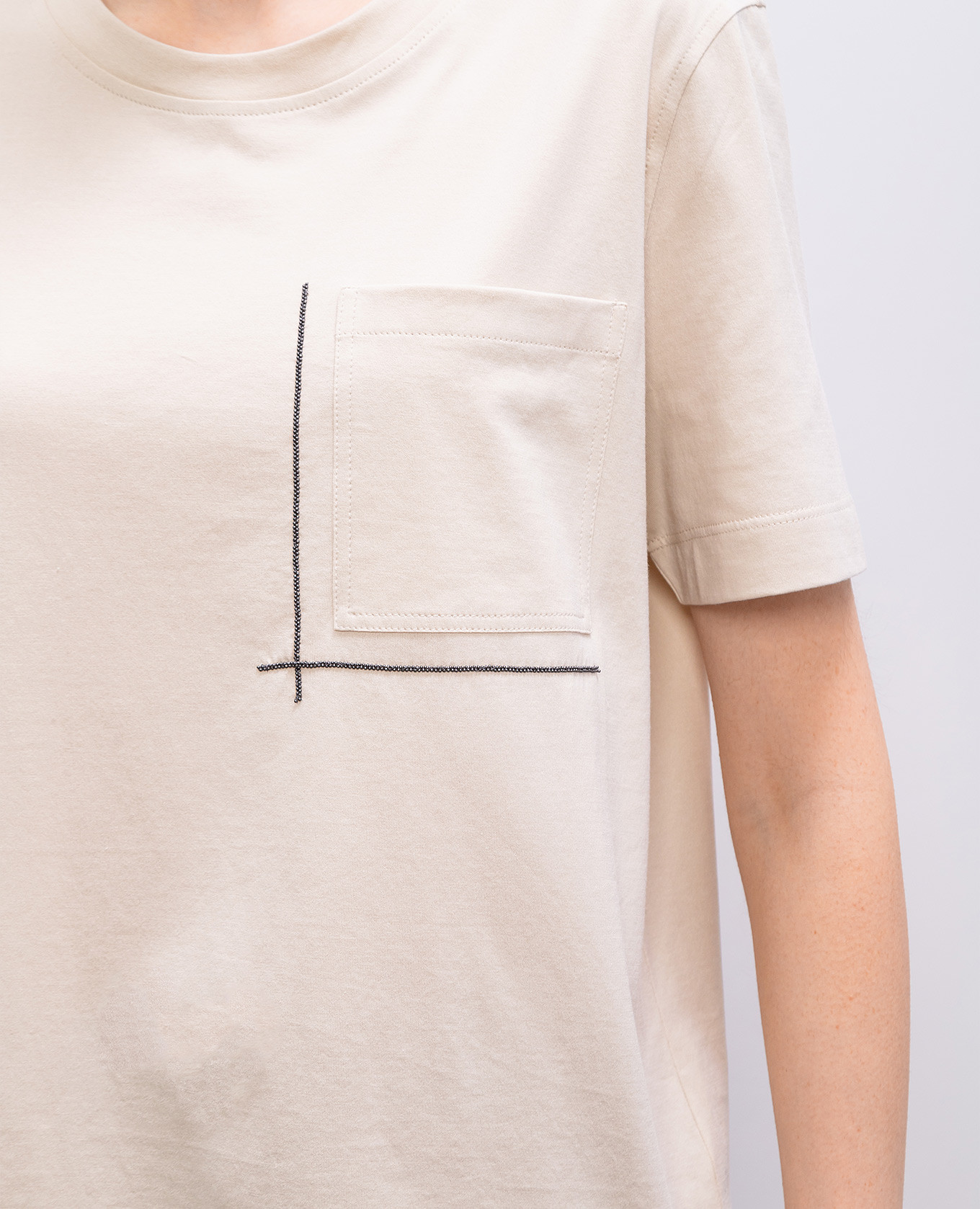 

Beige T-shirt with monil chain Brunello Cucinelli
