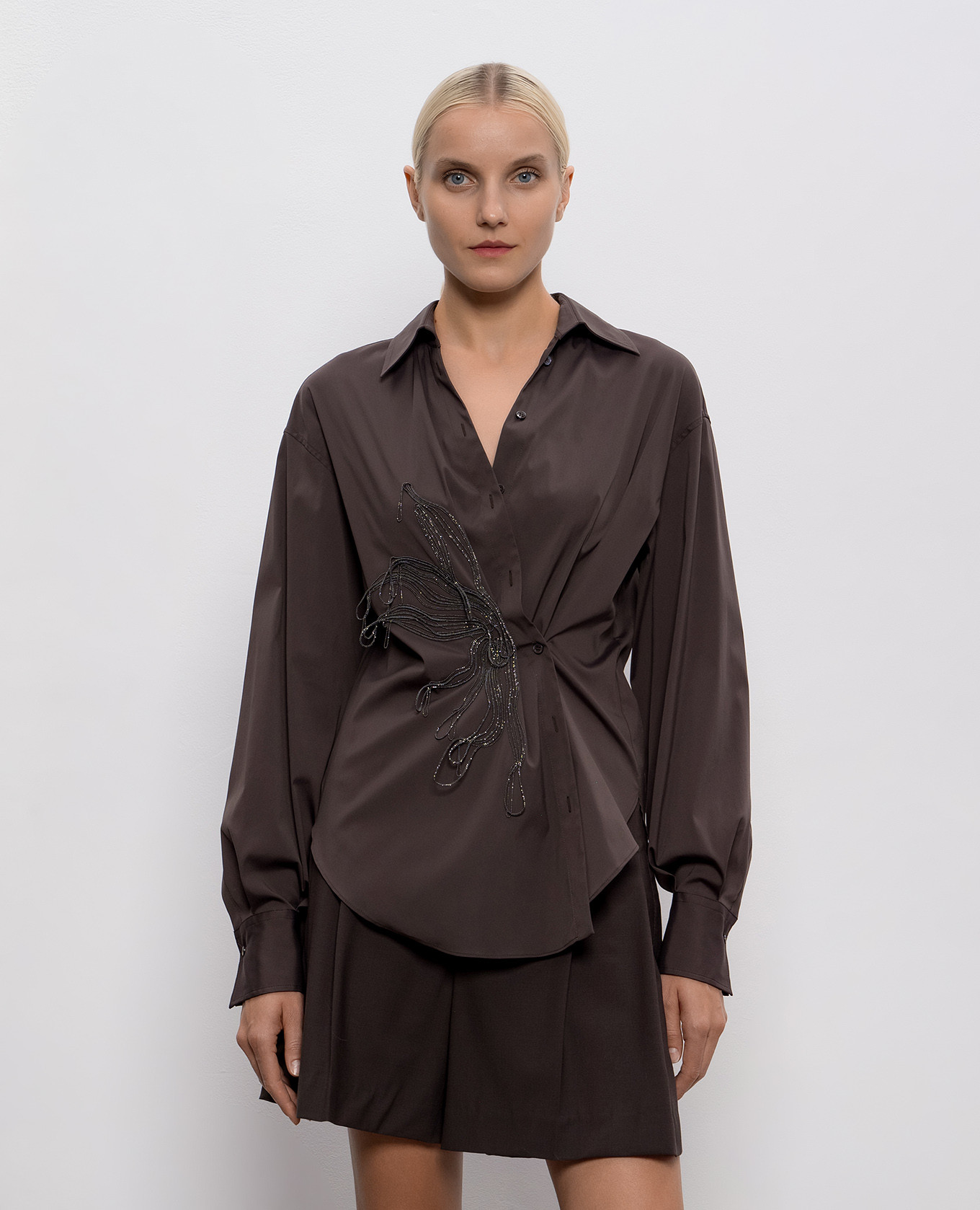 

Brown blouse with monil chain Brunello Cucinelli