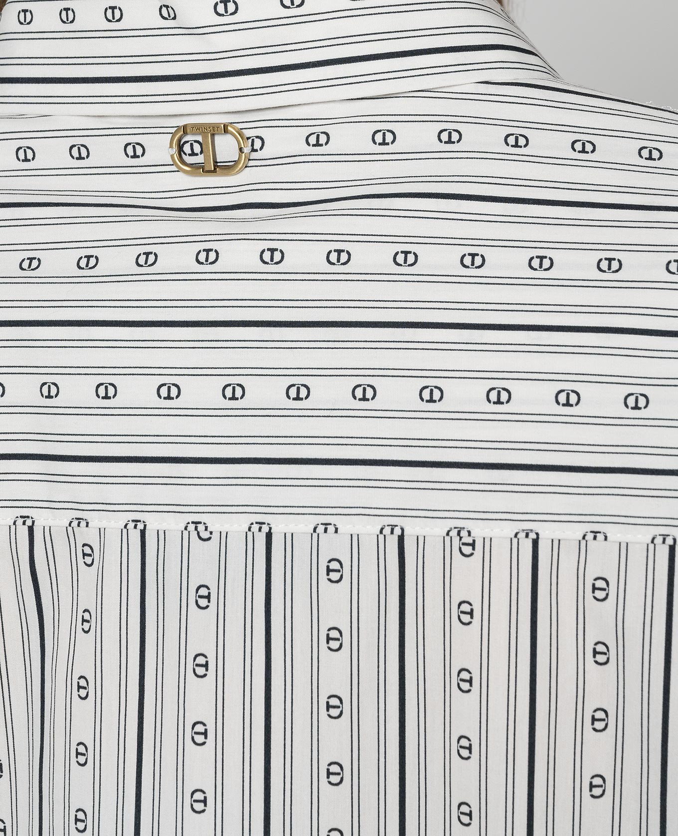 

White elongated shirt with a logo pattern Twinset