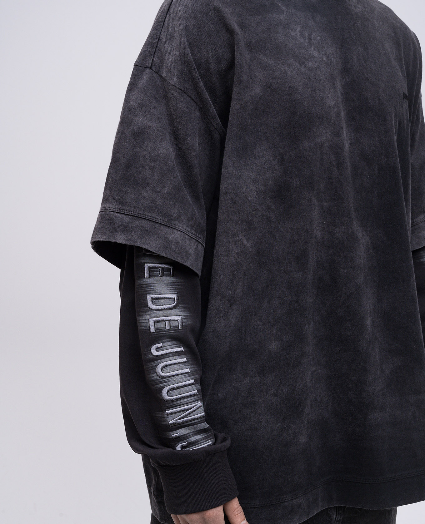 

Black sweatshirt with textured logo embroidery Juun.j