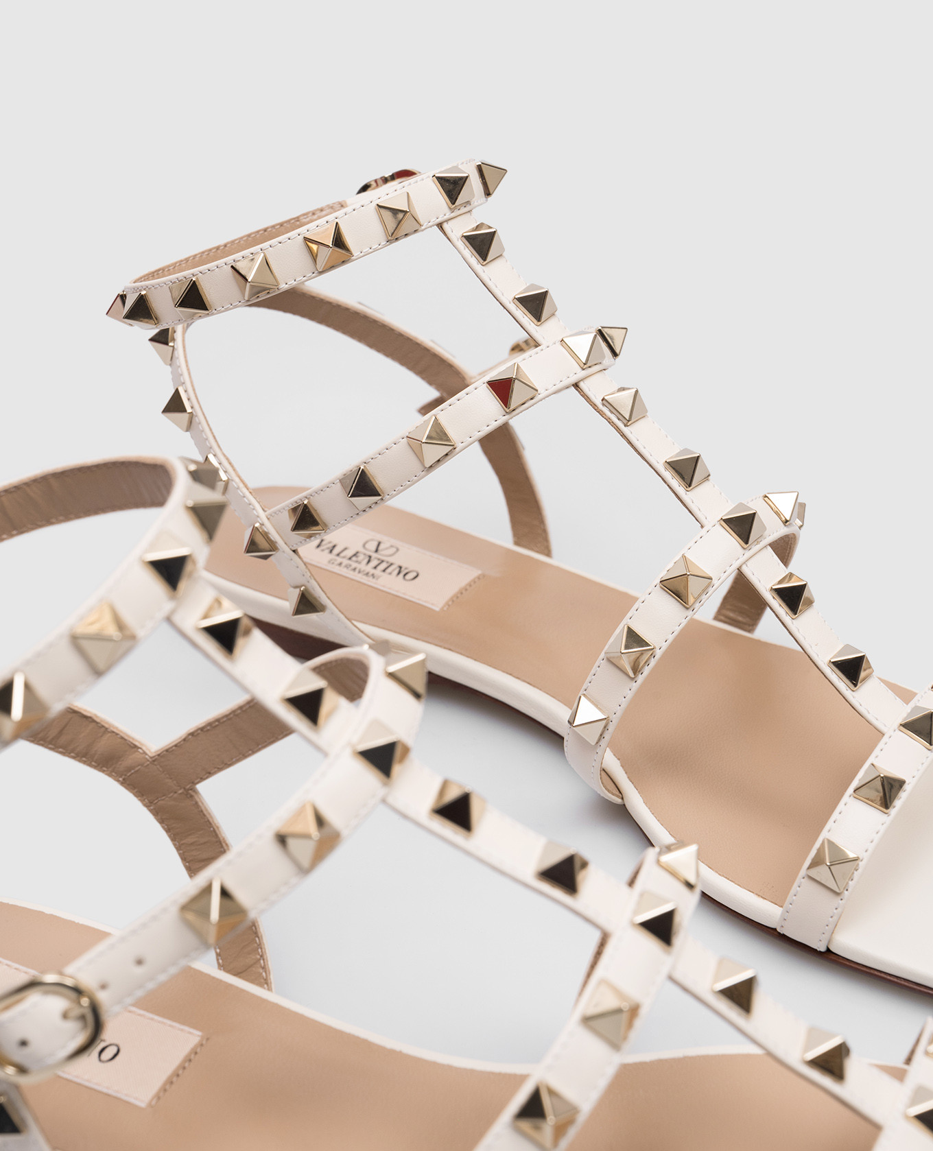 

Beige leather sandals ROCKSTUD Valentino