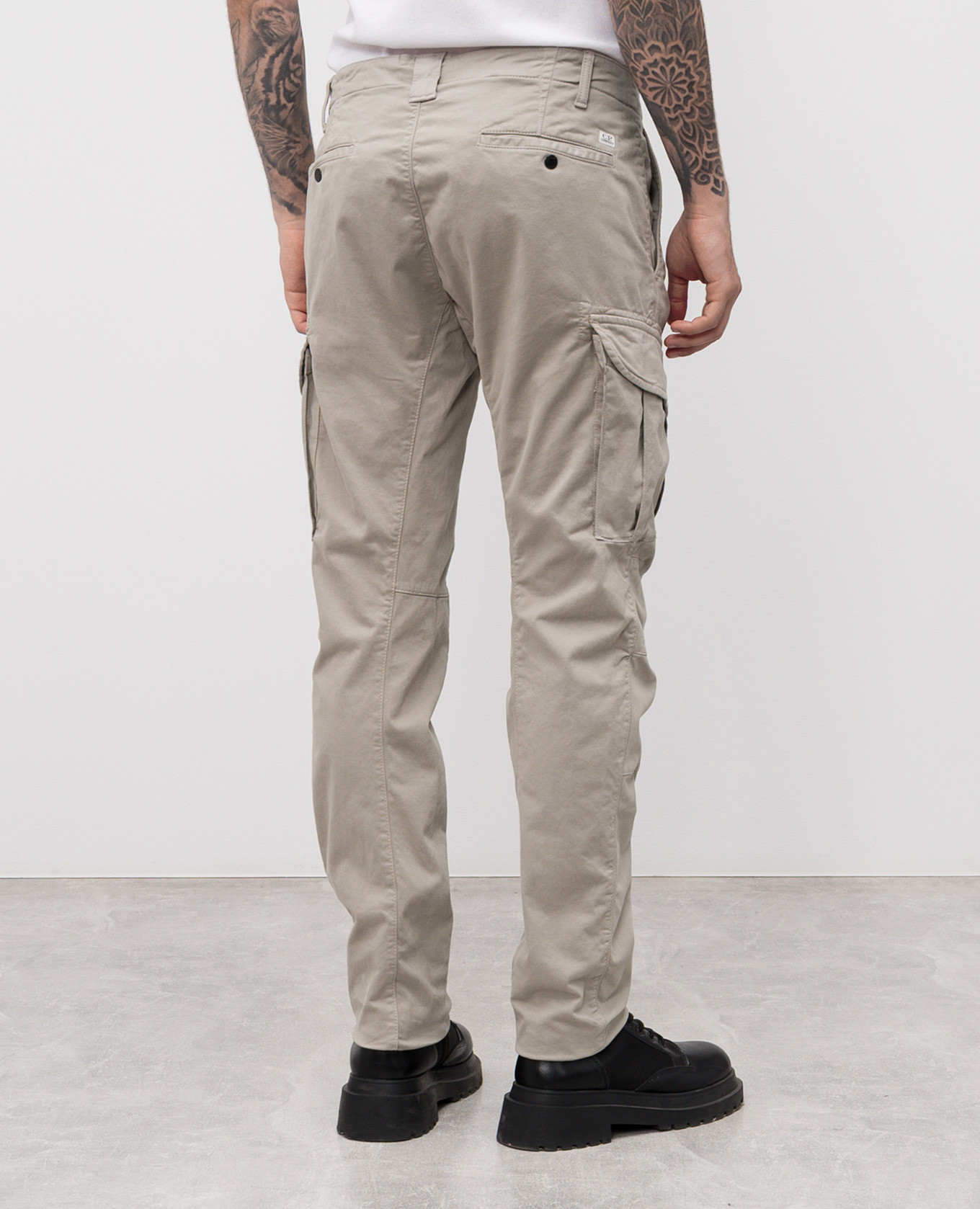 

Khaki cargo with logo patch C.P. Company