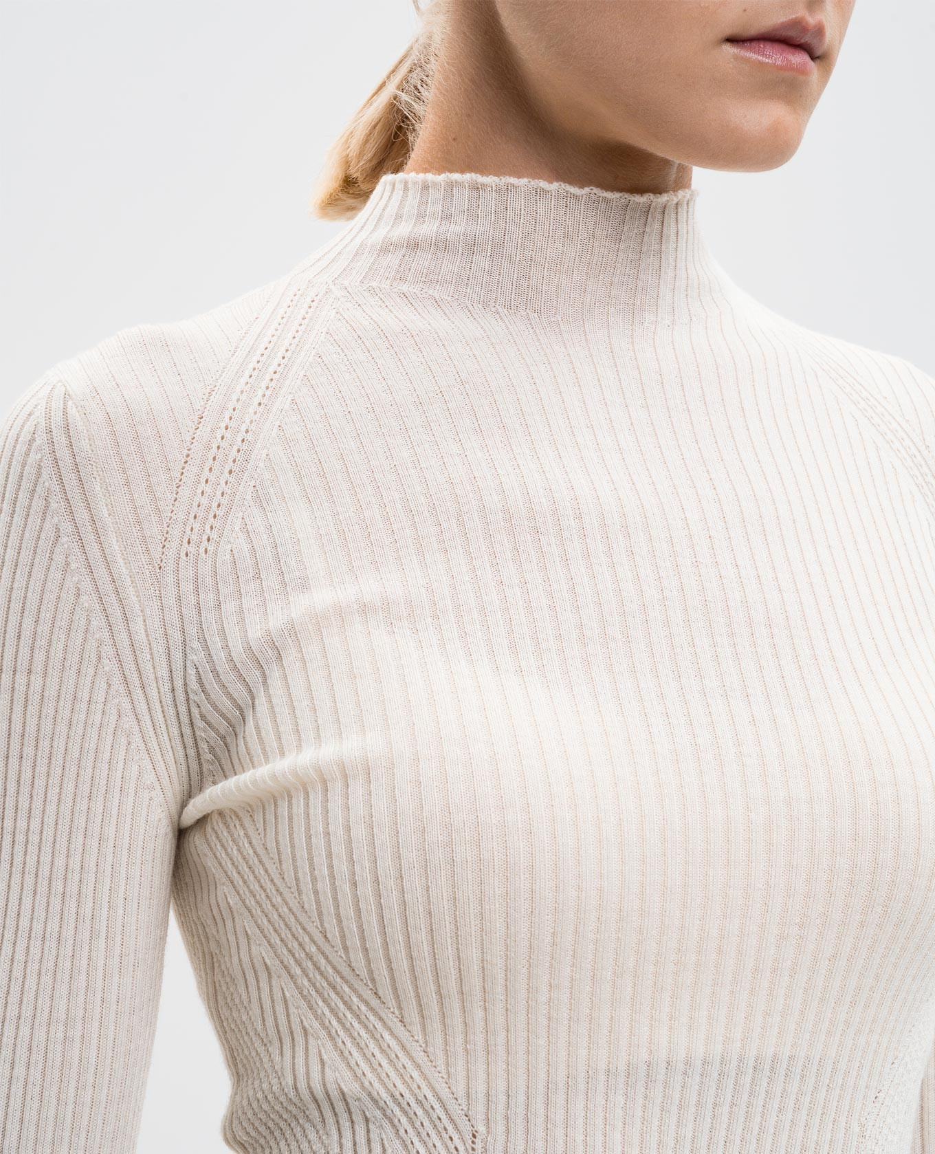 

White ribbed wool golf Twinset