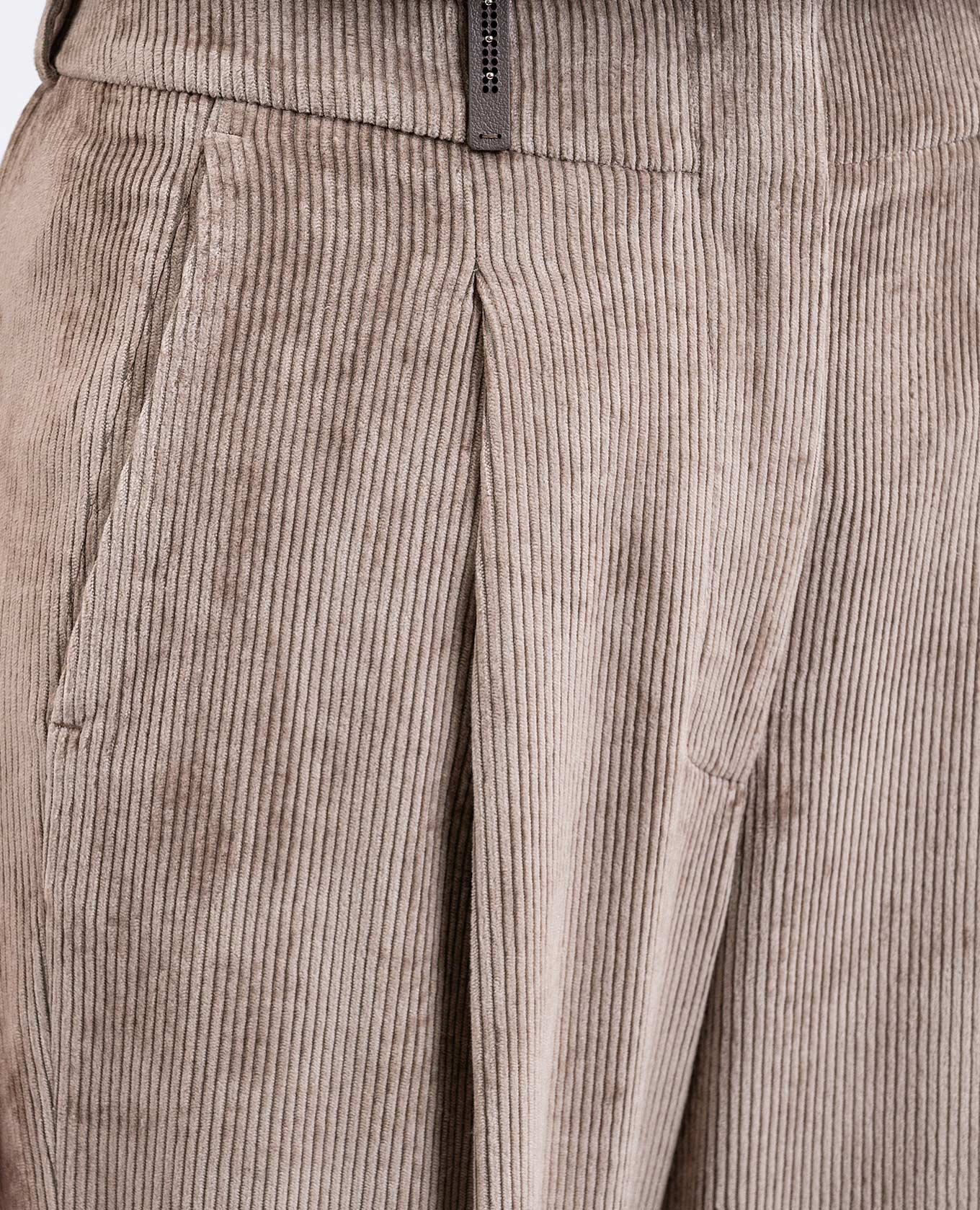 

Beige corduroy pants with brand patch Peserico