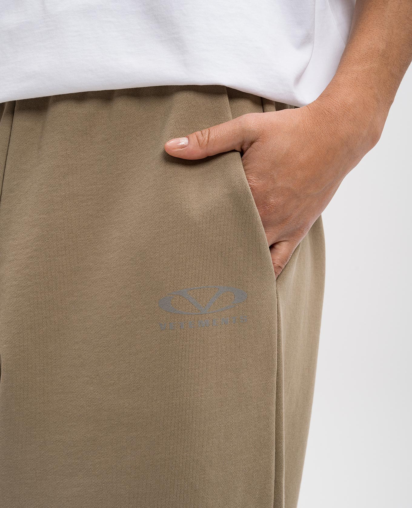 Beige sweatpants with logo Vetements 5