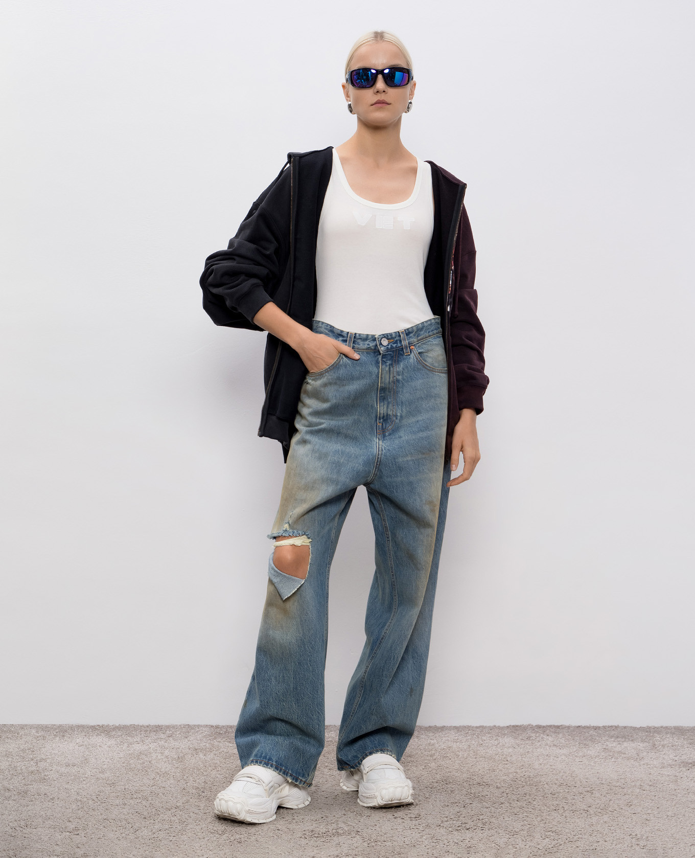 

Blue jeans with a vintage effect Vetements