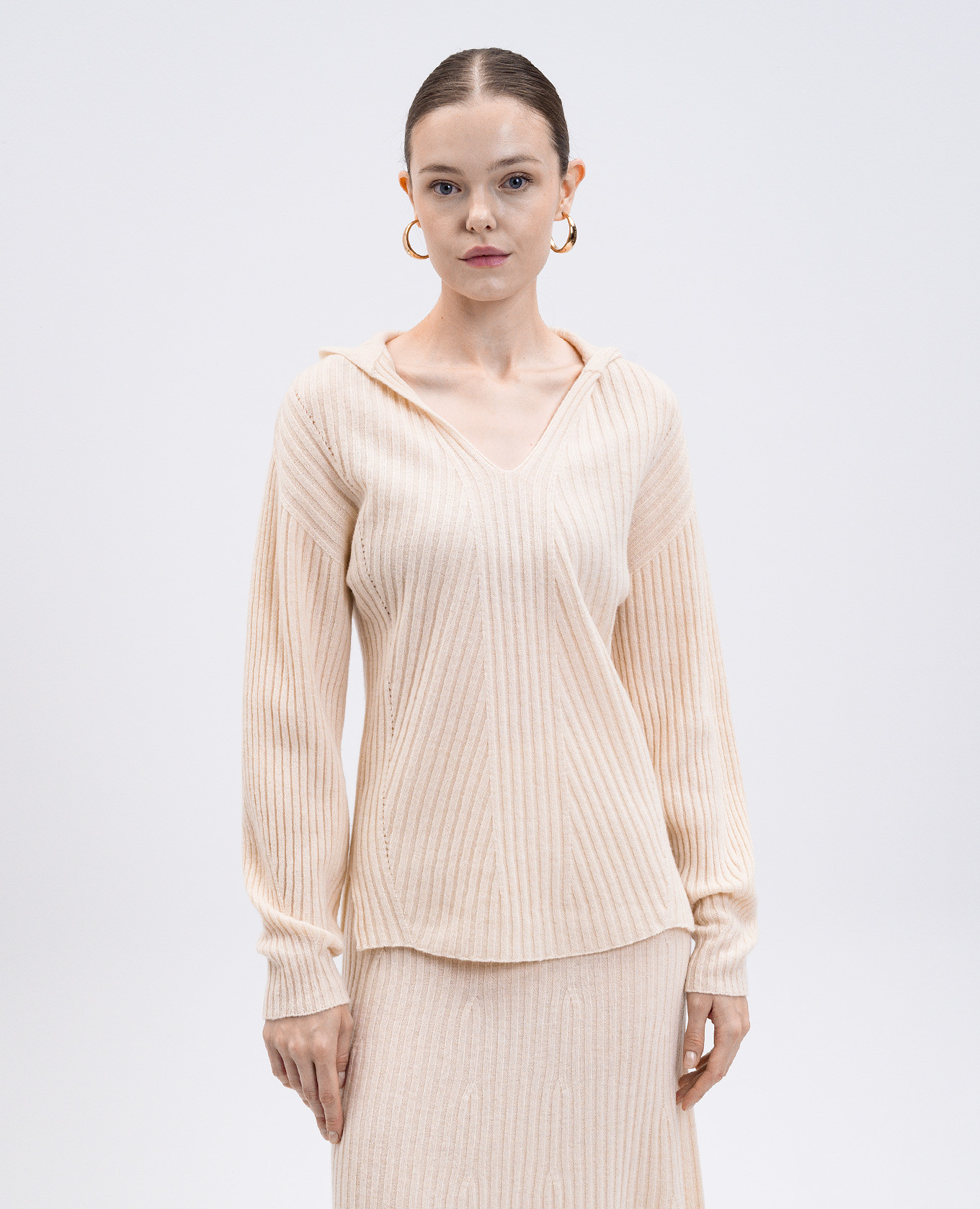 

Beige wool and cashmere pullover with hood Twinset