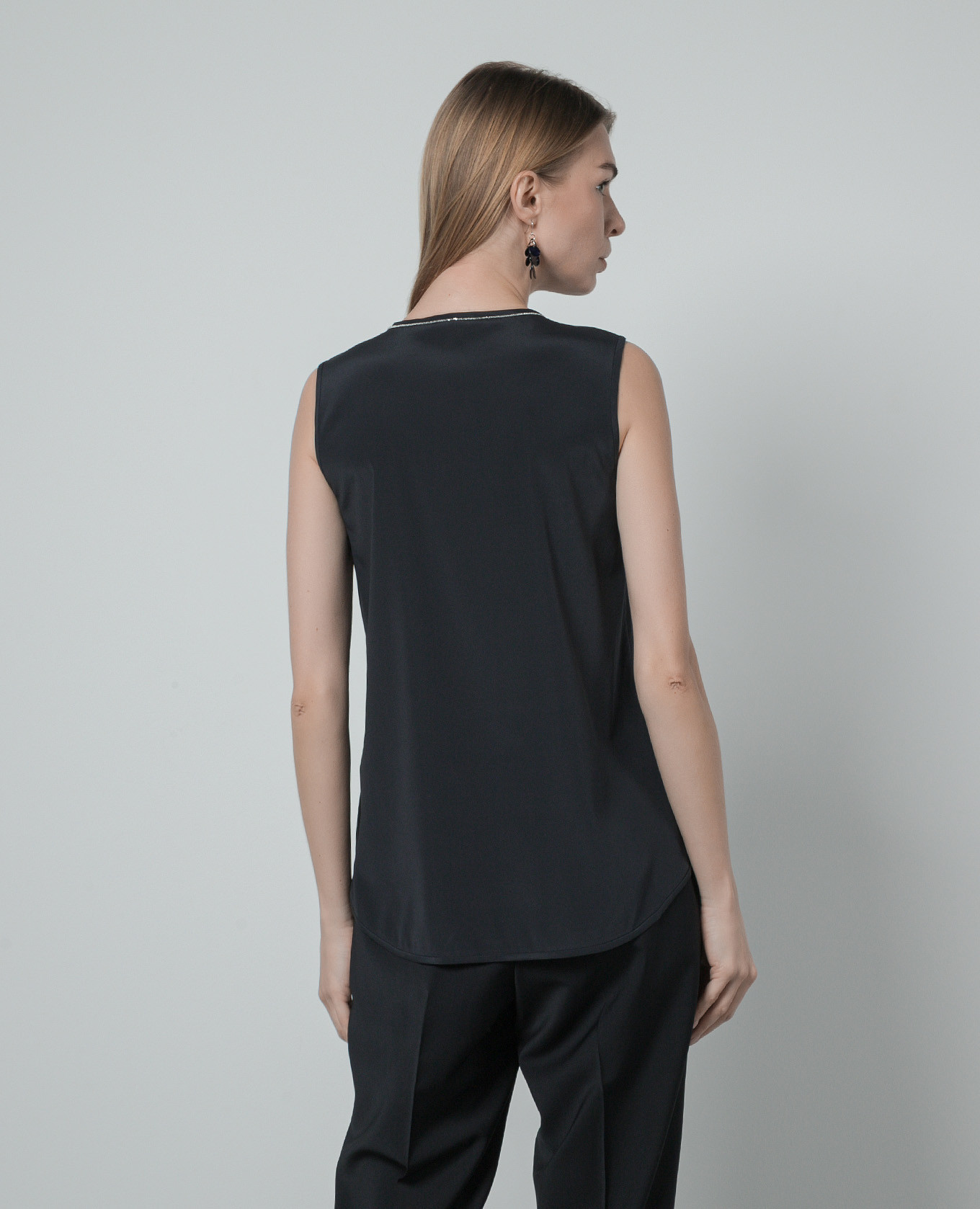 

Blue silk top with monil chain Peserico