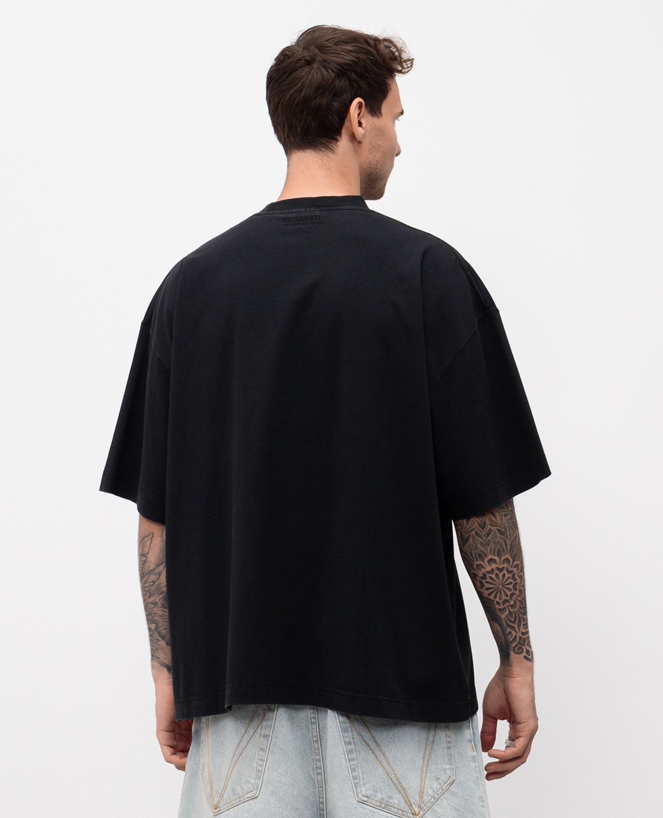 

Black T-shirt with contrast print Vetements