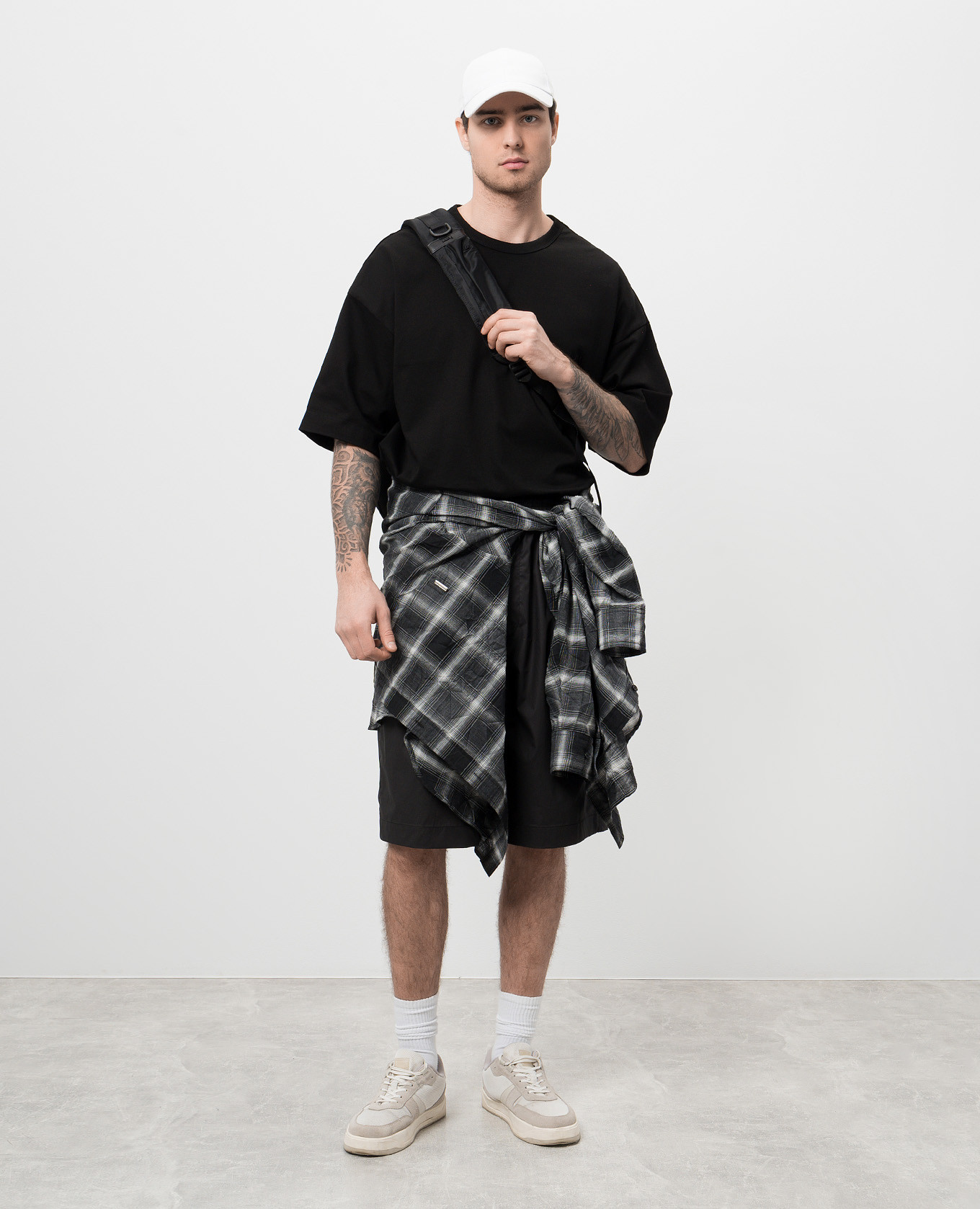 

Black shorts with logo embroidery Juun.j