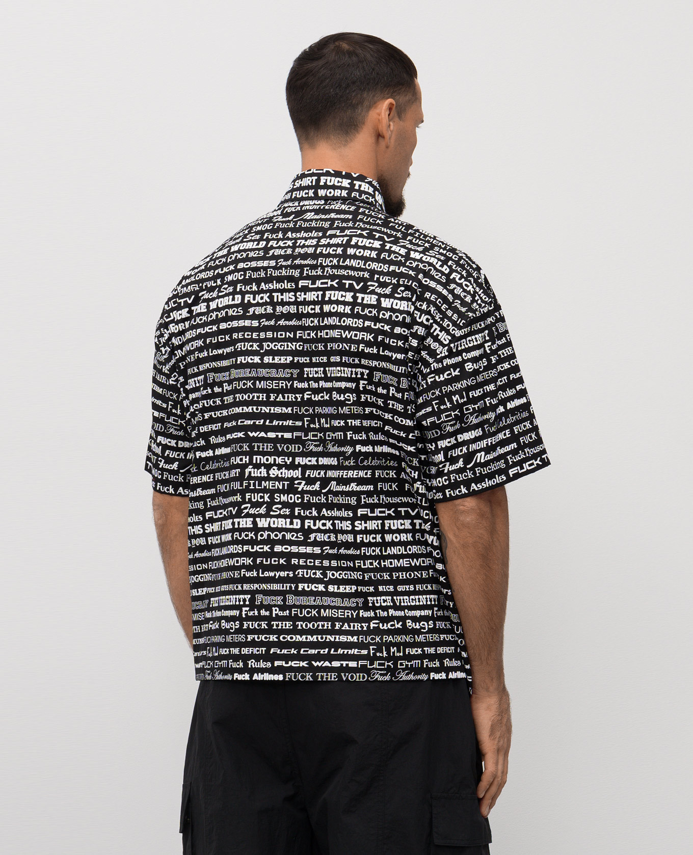 

Black shirt with contrasting print Vetements