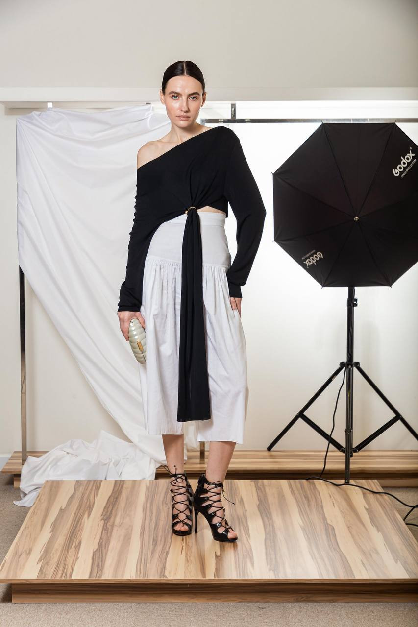 

Black top of asymmetric cut Philosophy di Lorenzo Serafini