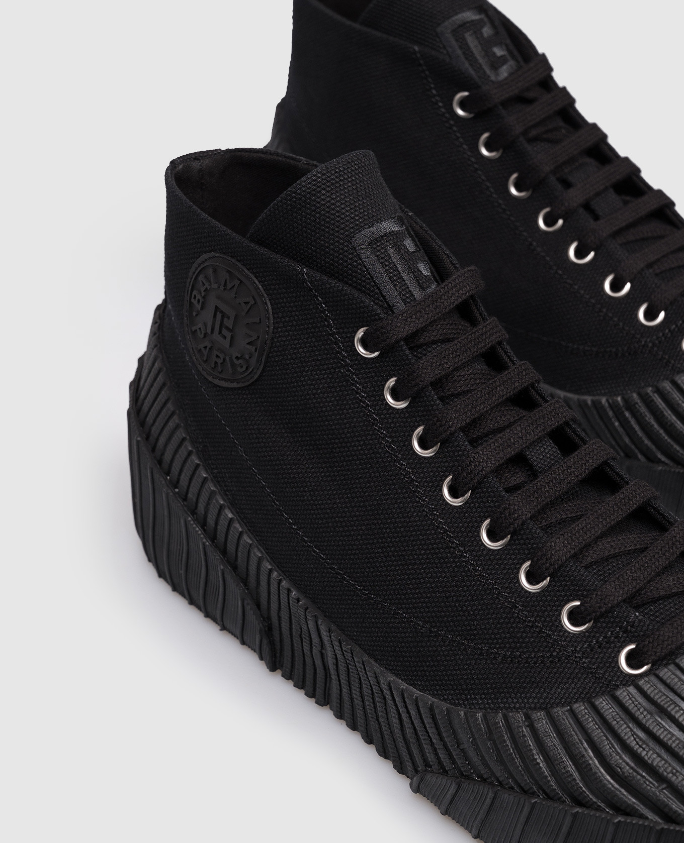 

Black Riff Low sneakers with logo patch Balmain