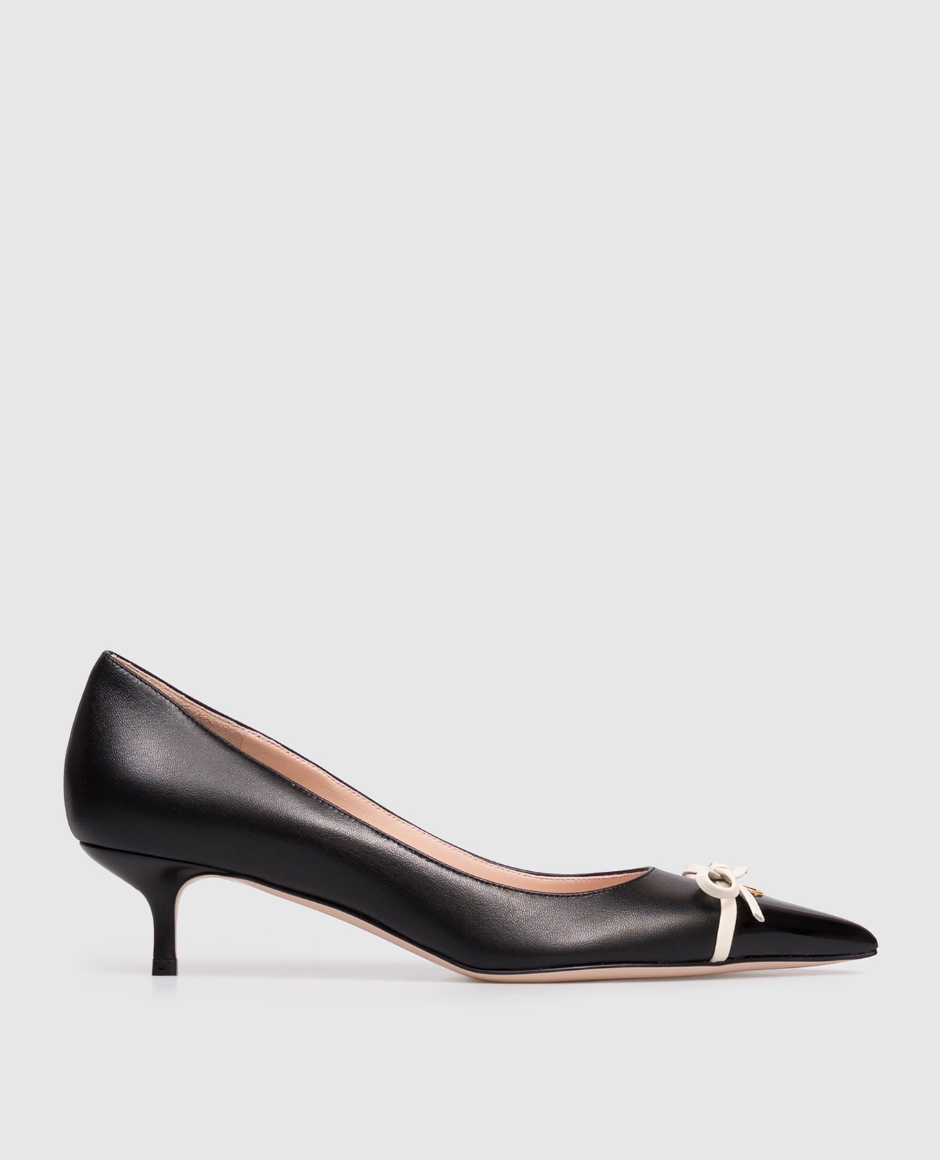 

Bepointy black leather shoes Valentino