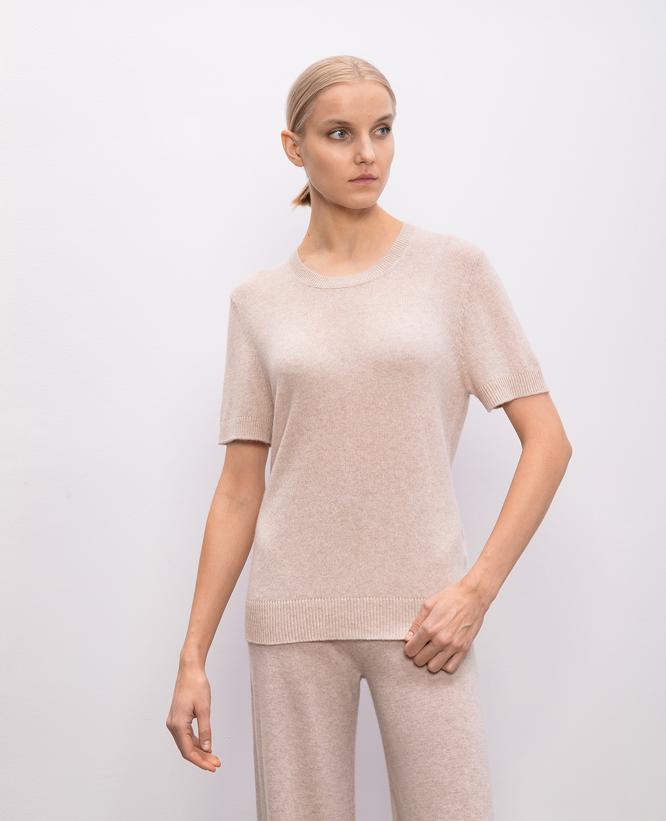 

Beige cashmere top Allude