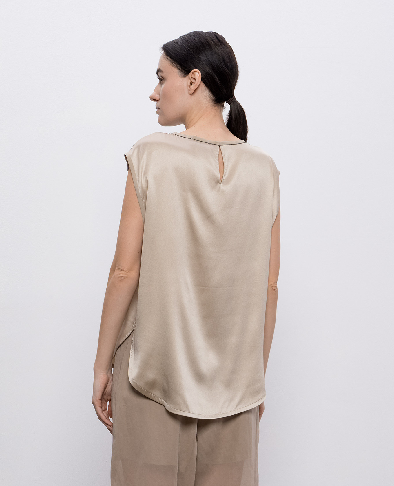 

Beige silk top with monil chain Brunello Cucinelli
