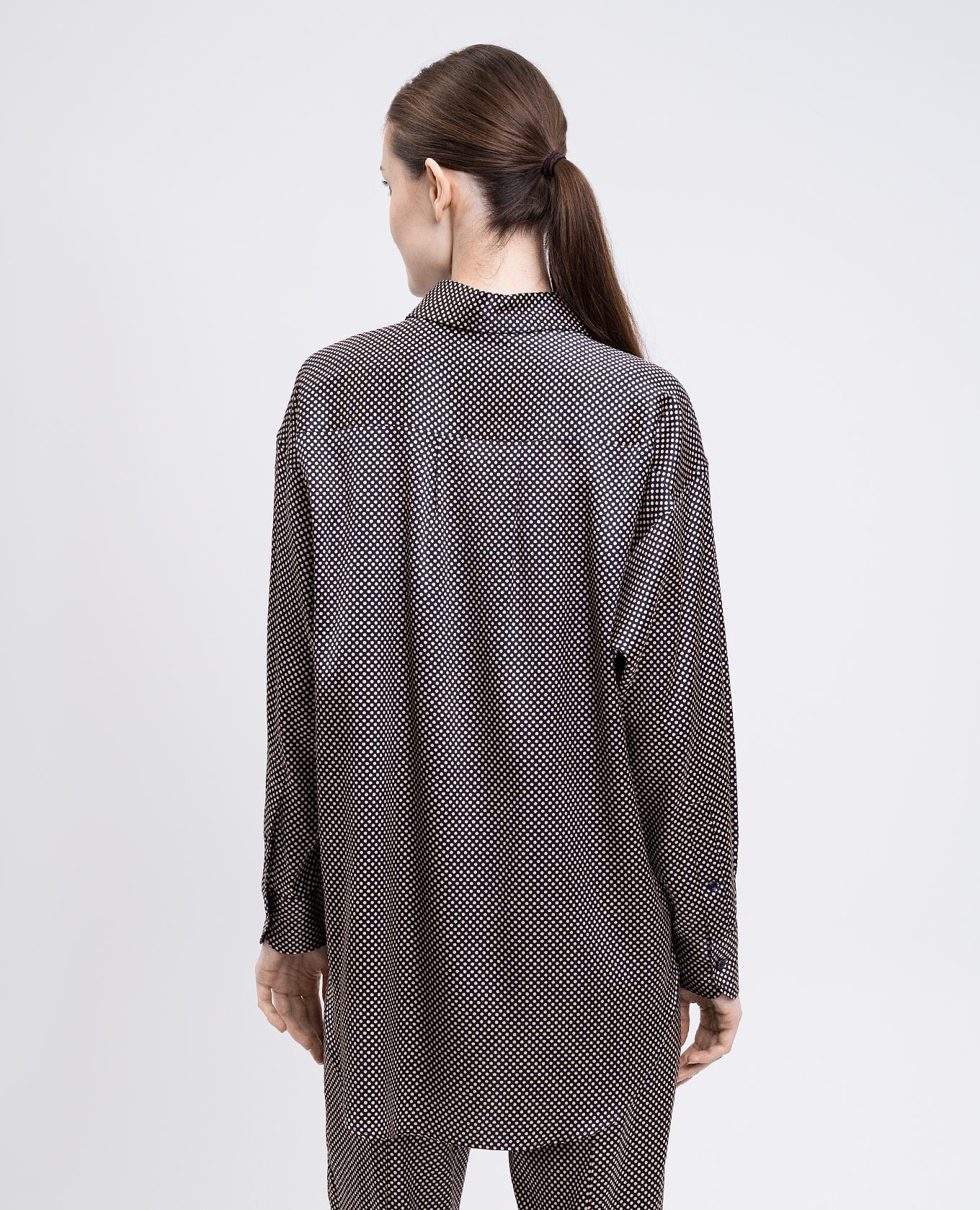 

Black elongated blouse made of polka dot silk Tom Ford