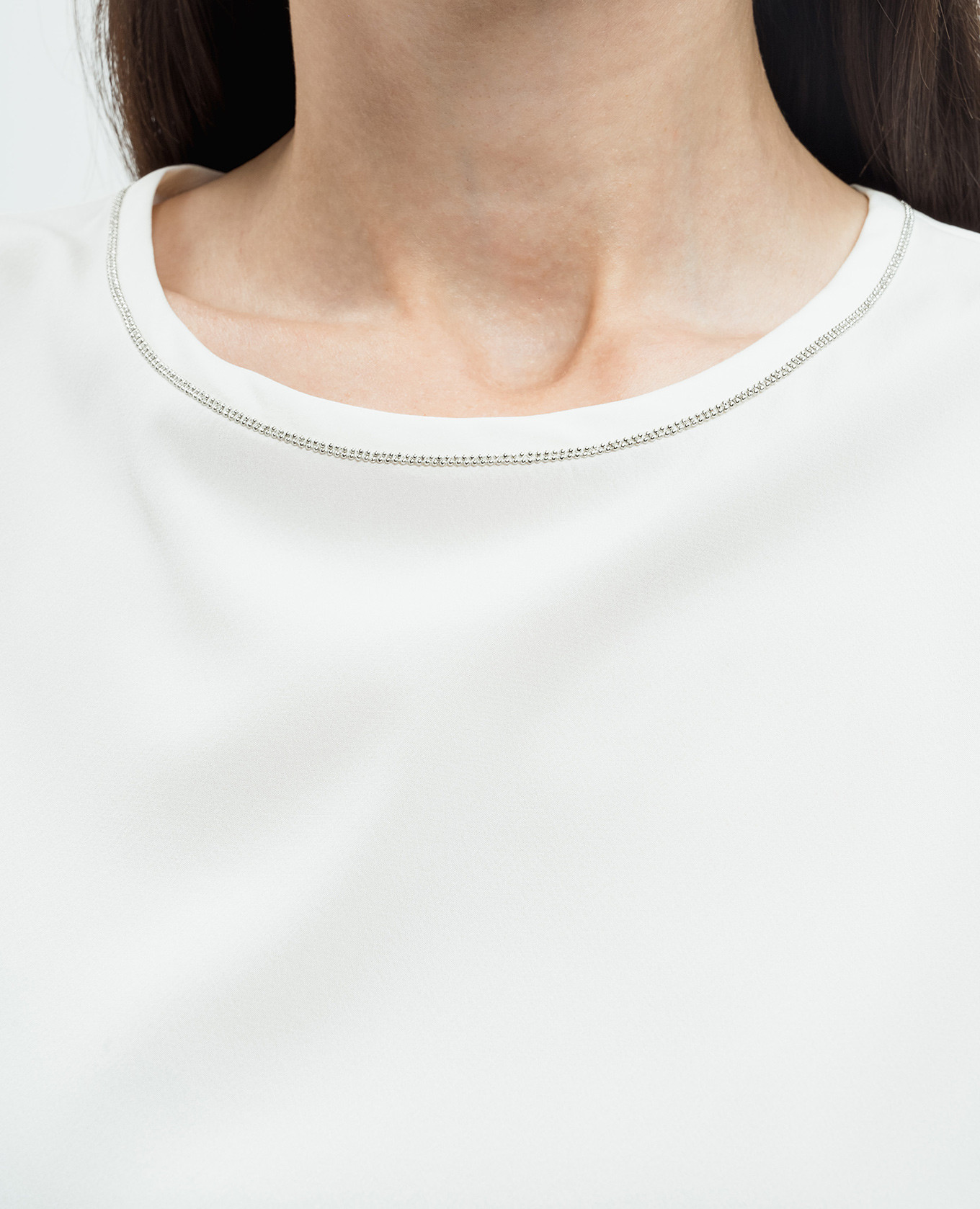 

White silk top with monil chain Peserico