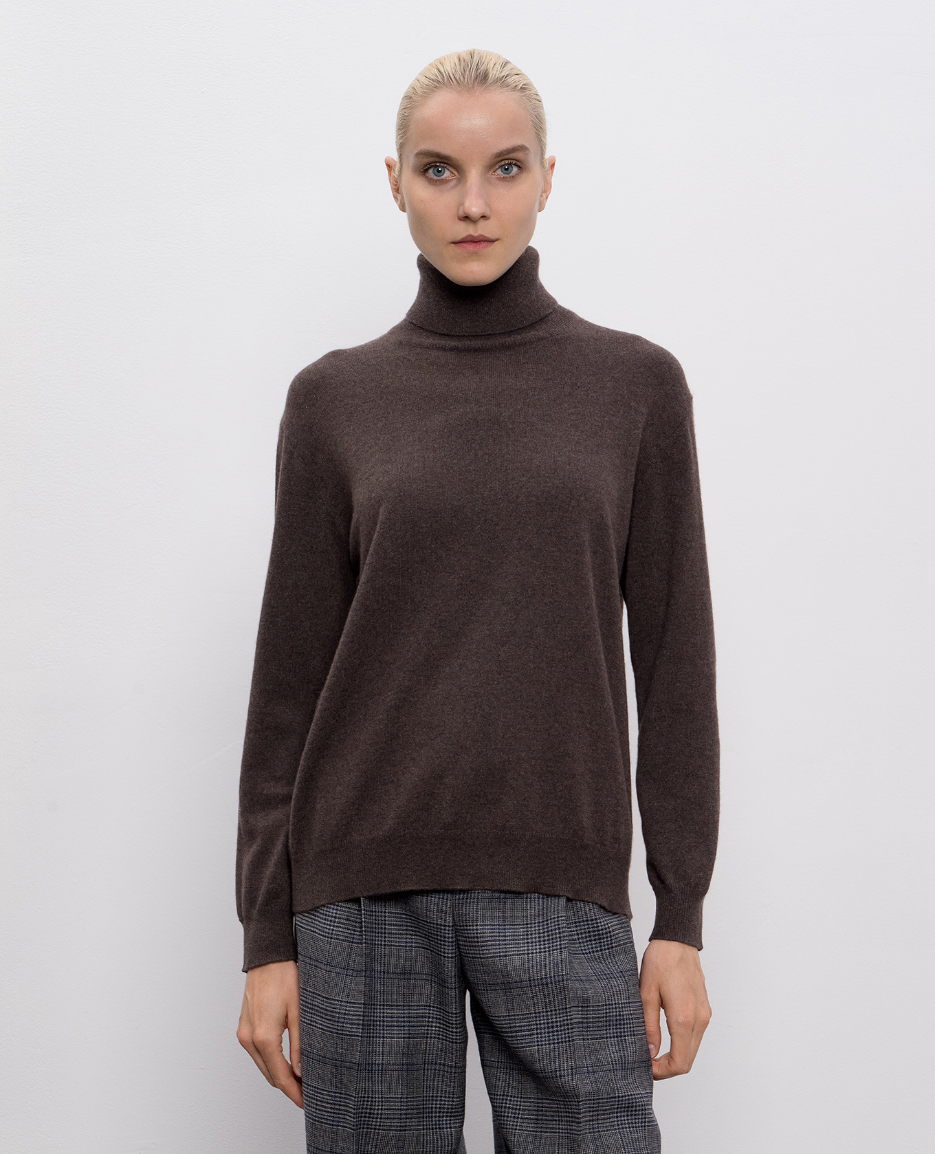 

Brown cashmere turtleneck with monil chain Brunello Cucinelli
