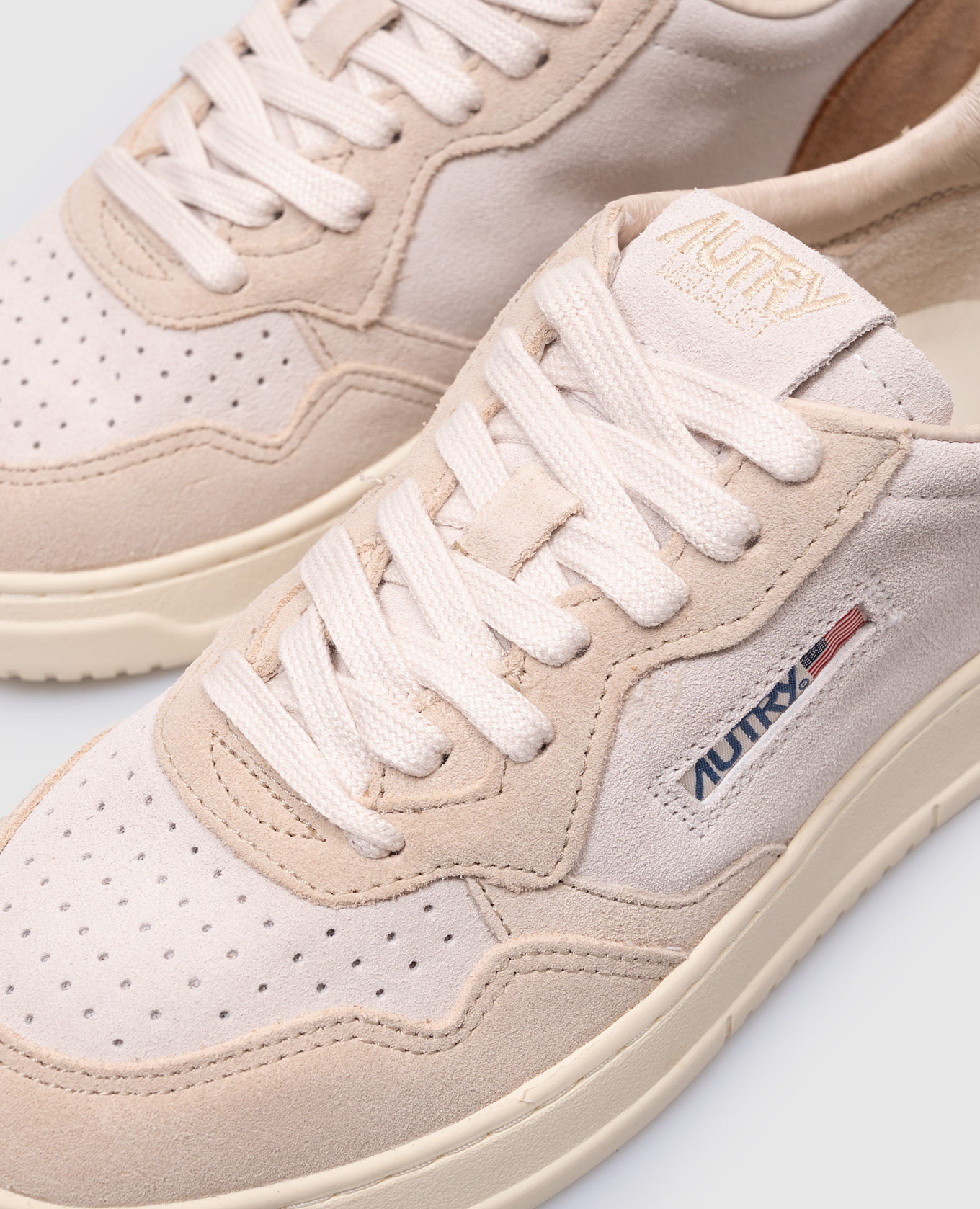 

Medalist beige suede sneakers AUTRY