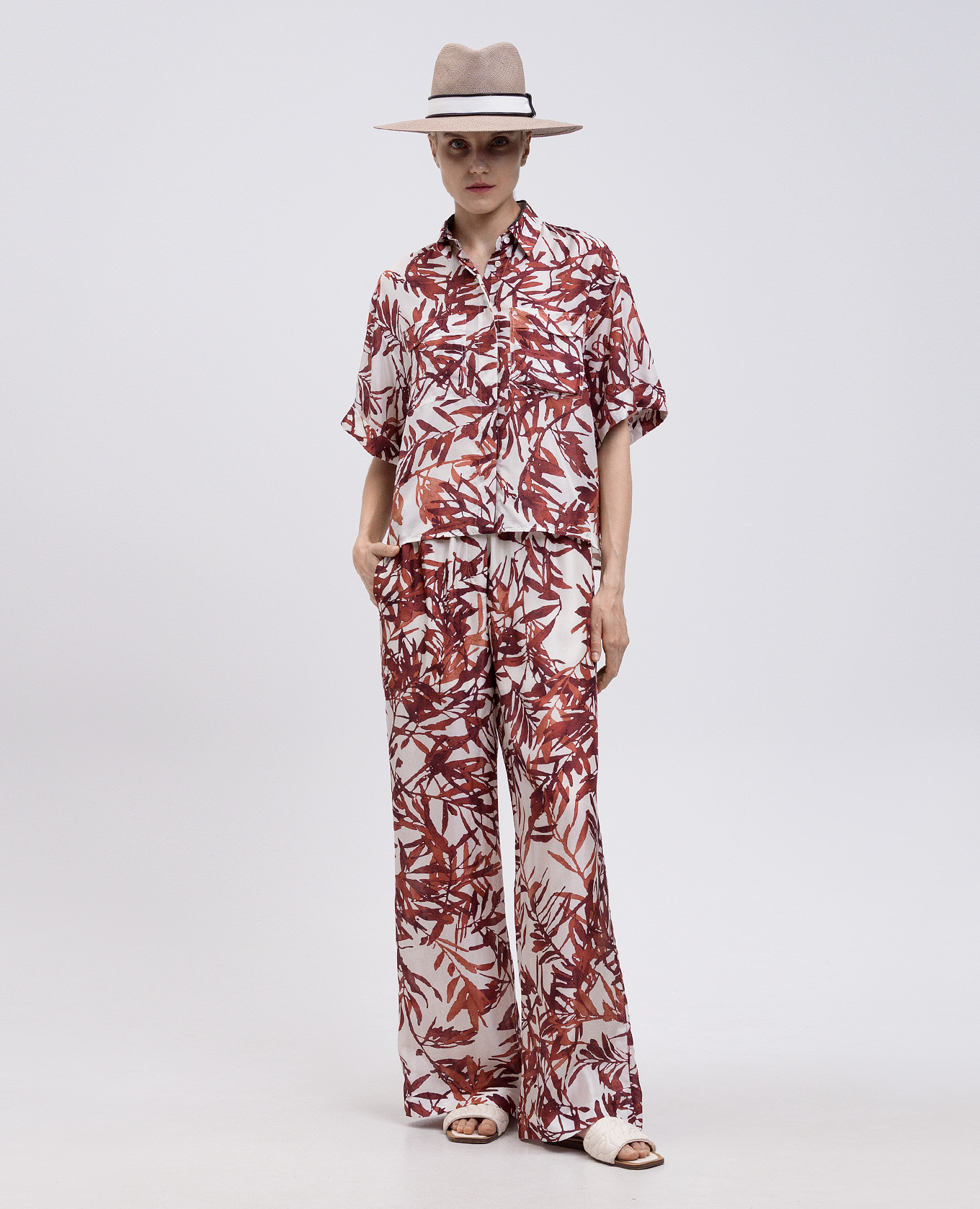 

Burgundy printed silk blouse with monil chain Brunello Cucinelli