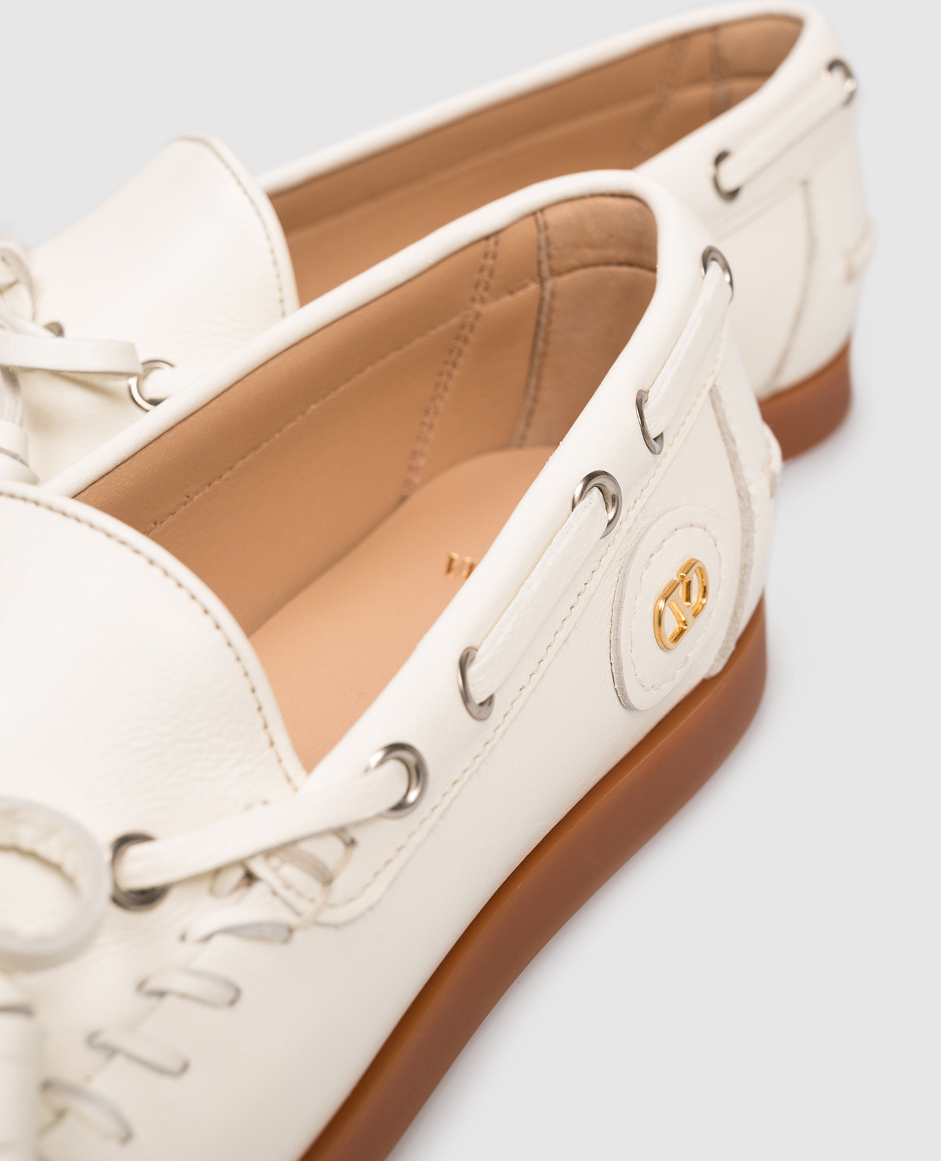 

Beige leather loafers with VLogo Signature emblem Valentino