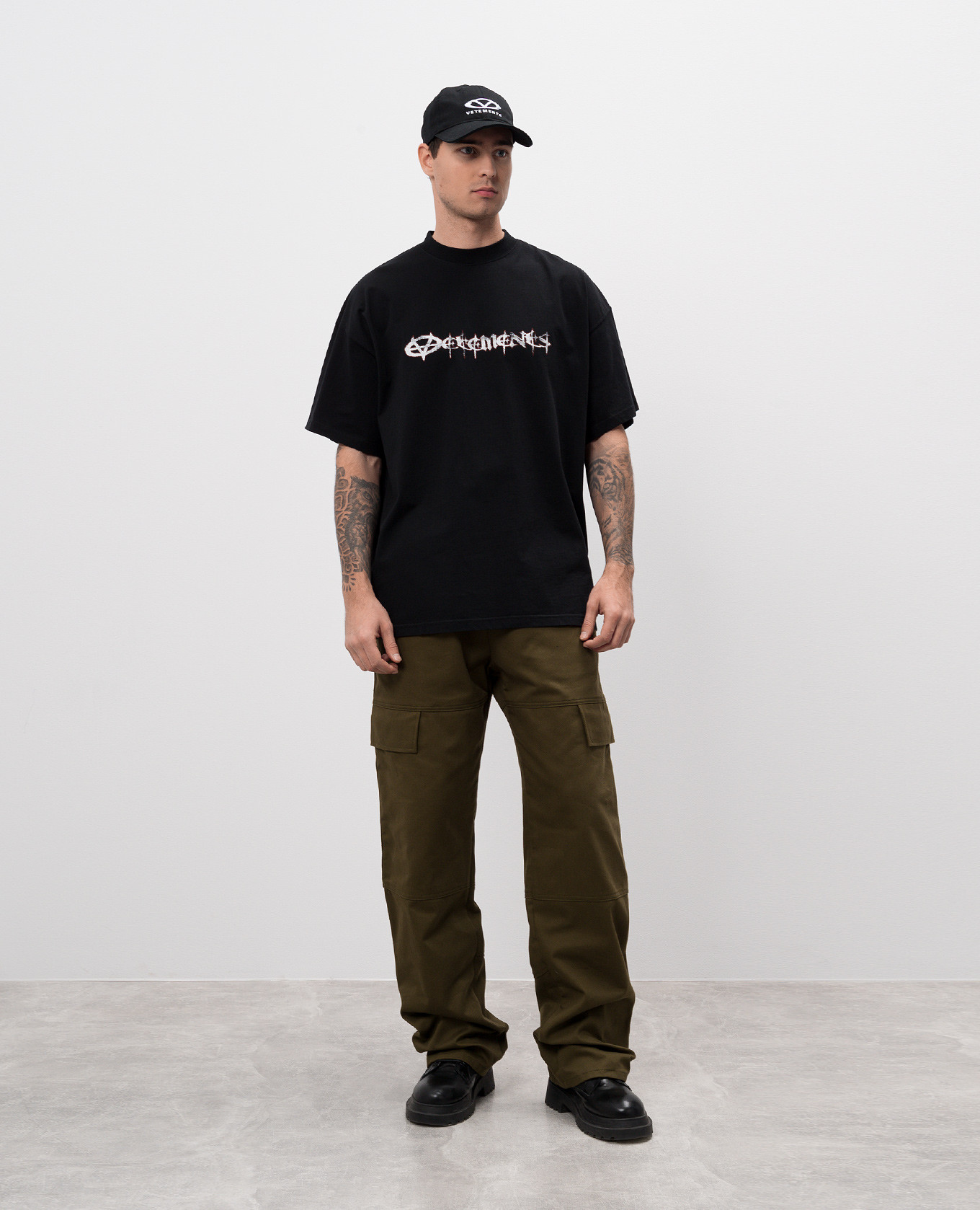 

Black t-shirt with logo print Vetements