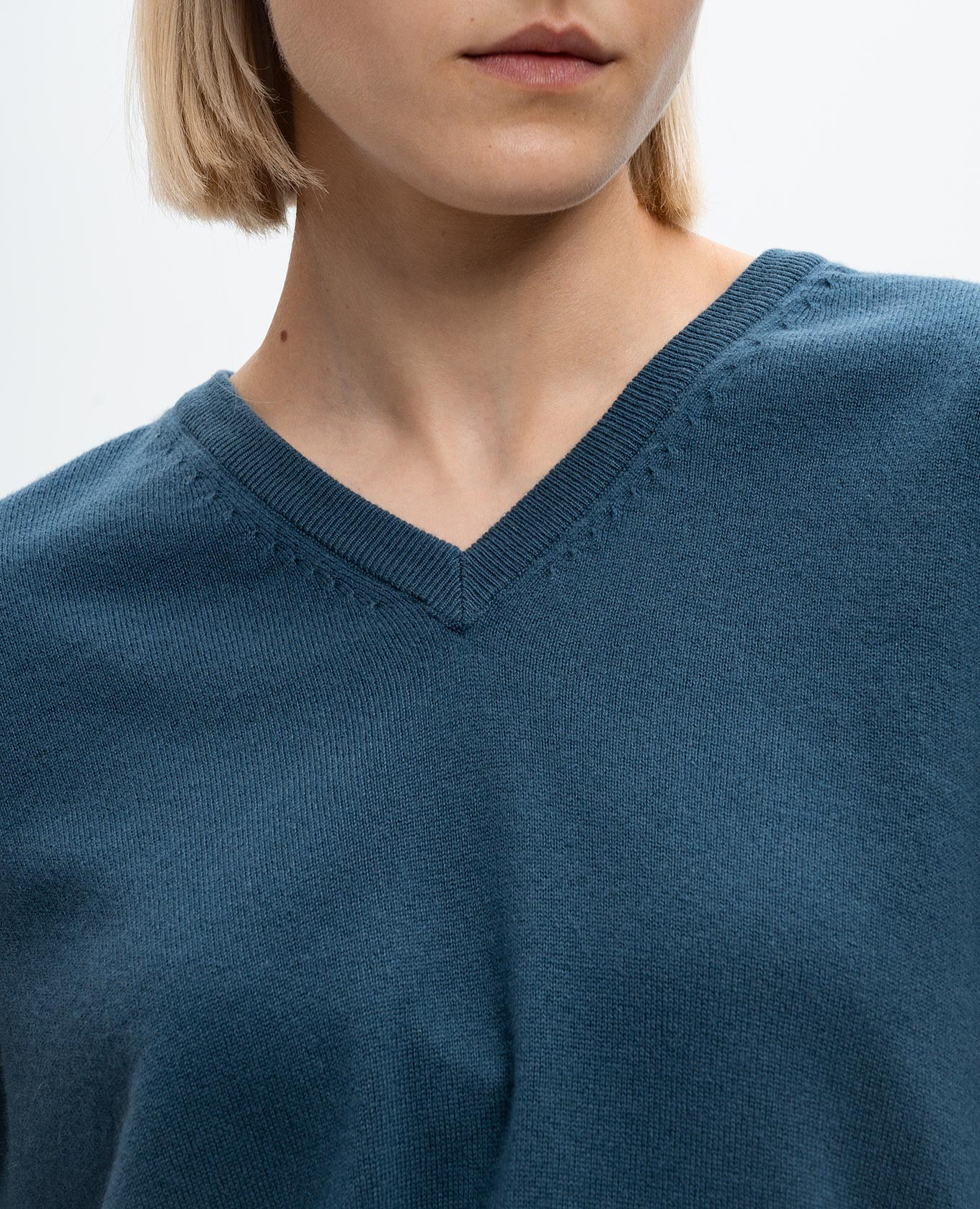 Gracy blue cashmere pullover The Row 5