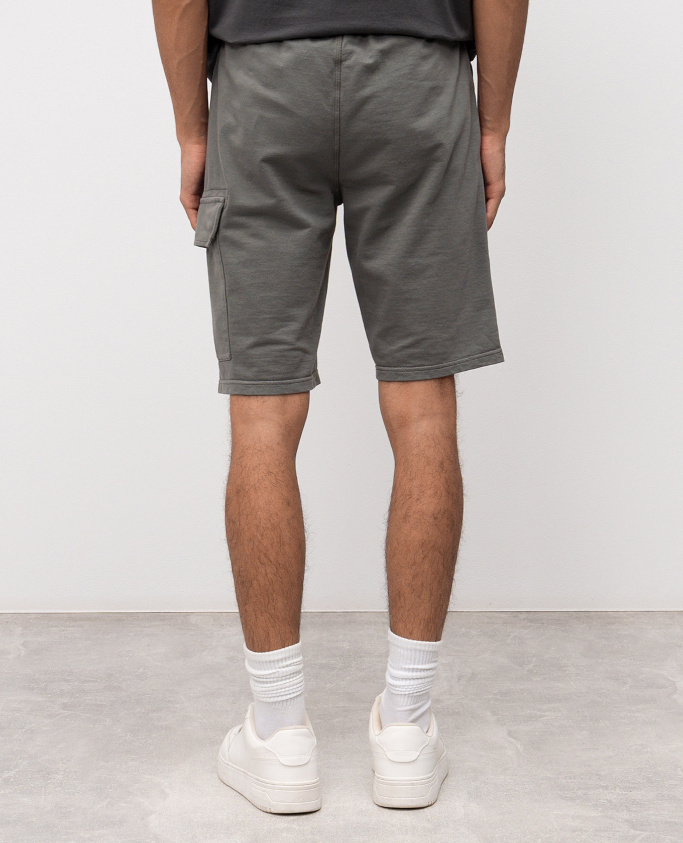 

Grey cargo shorts with logo patch C.P. Company