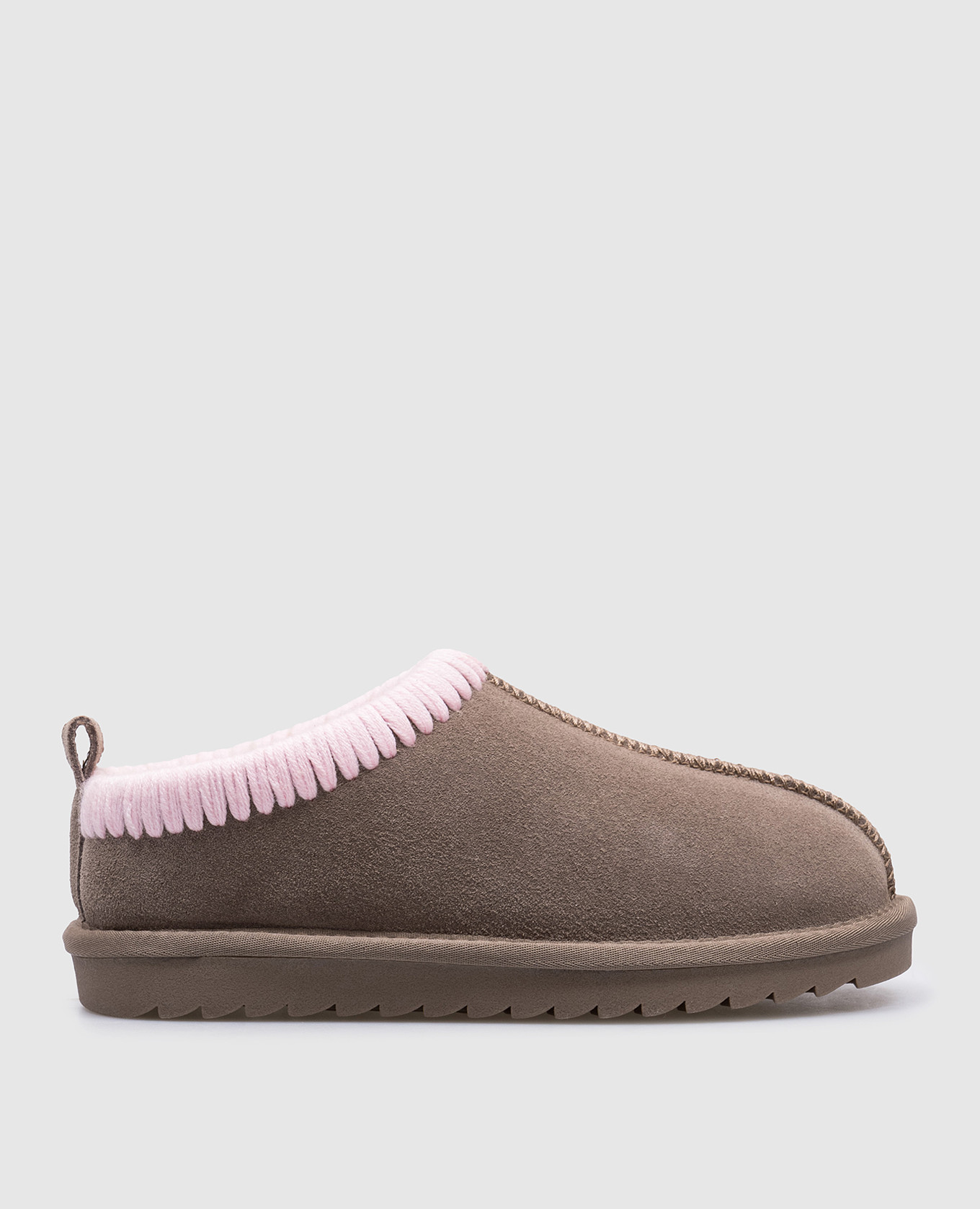 

Children's suede beige clogs are insulated Colors of california