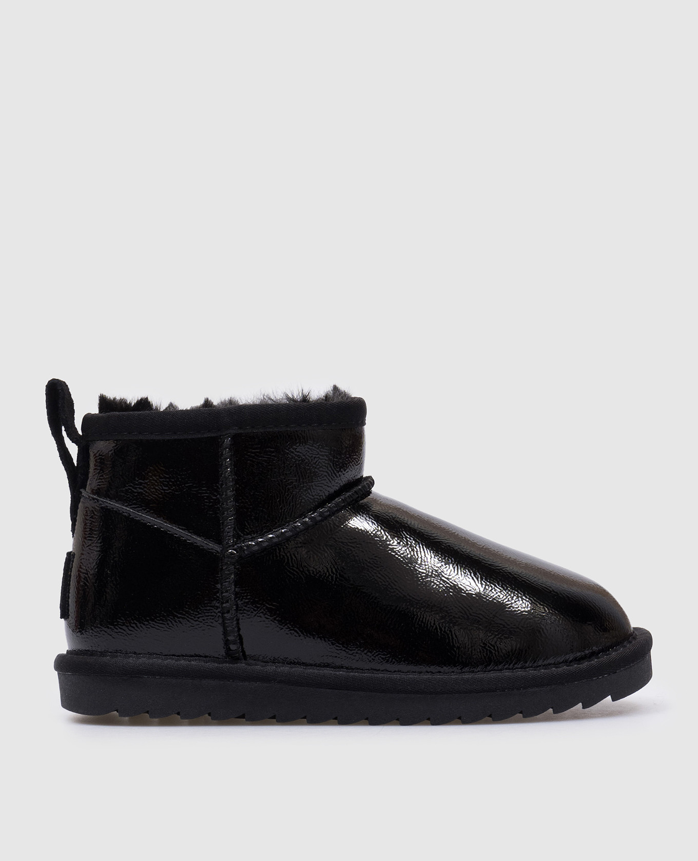 Children's black uggs with logo colors of california