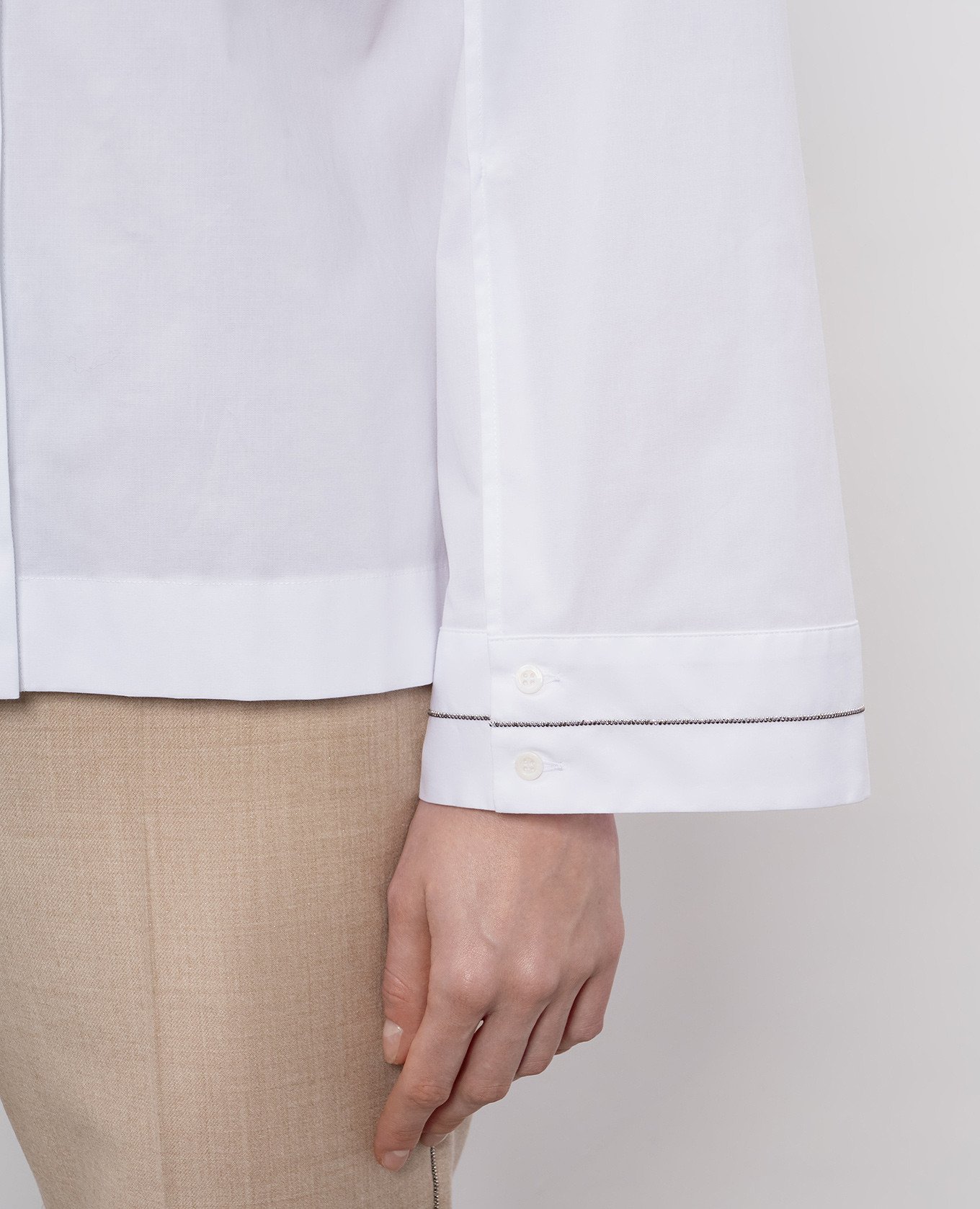 

White shirt with a monil chain Peserico